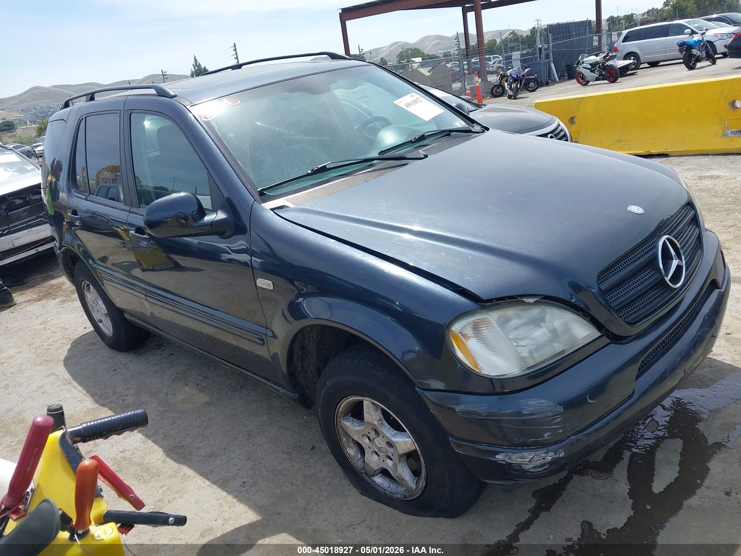 2001 Mercedes-benz Ml 320   Dark Blue vin: 4JGAB54E21A241440