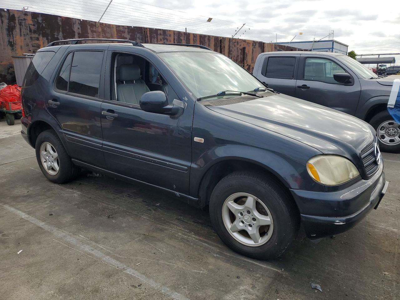 2001 Mercedes-benz Ml 320 Black vin: 4JGAB54E21A253913