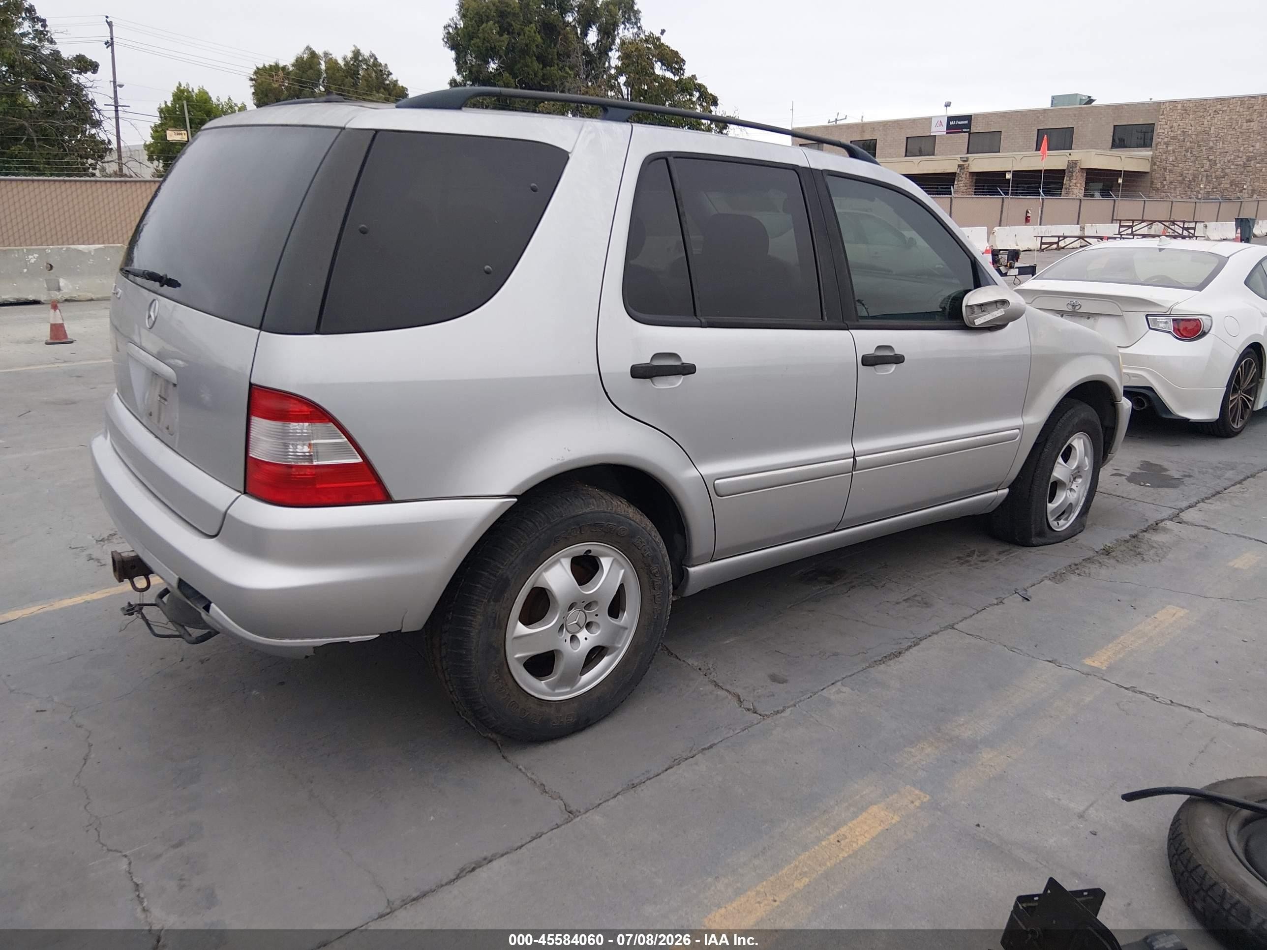 2002 Mercedes-benz Ml 320   Silver vin: 4JGAB54E22A304313