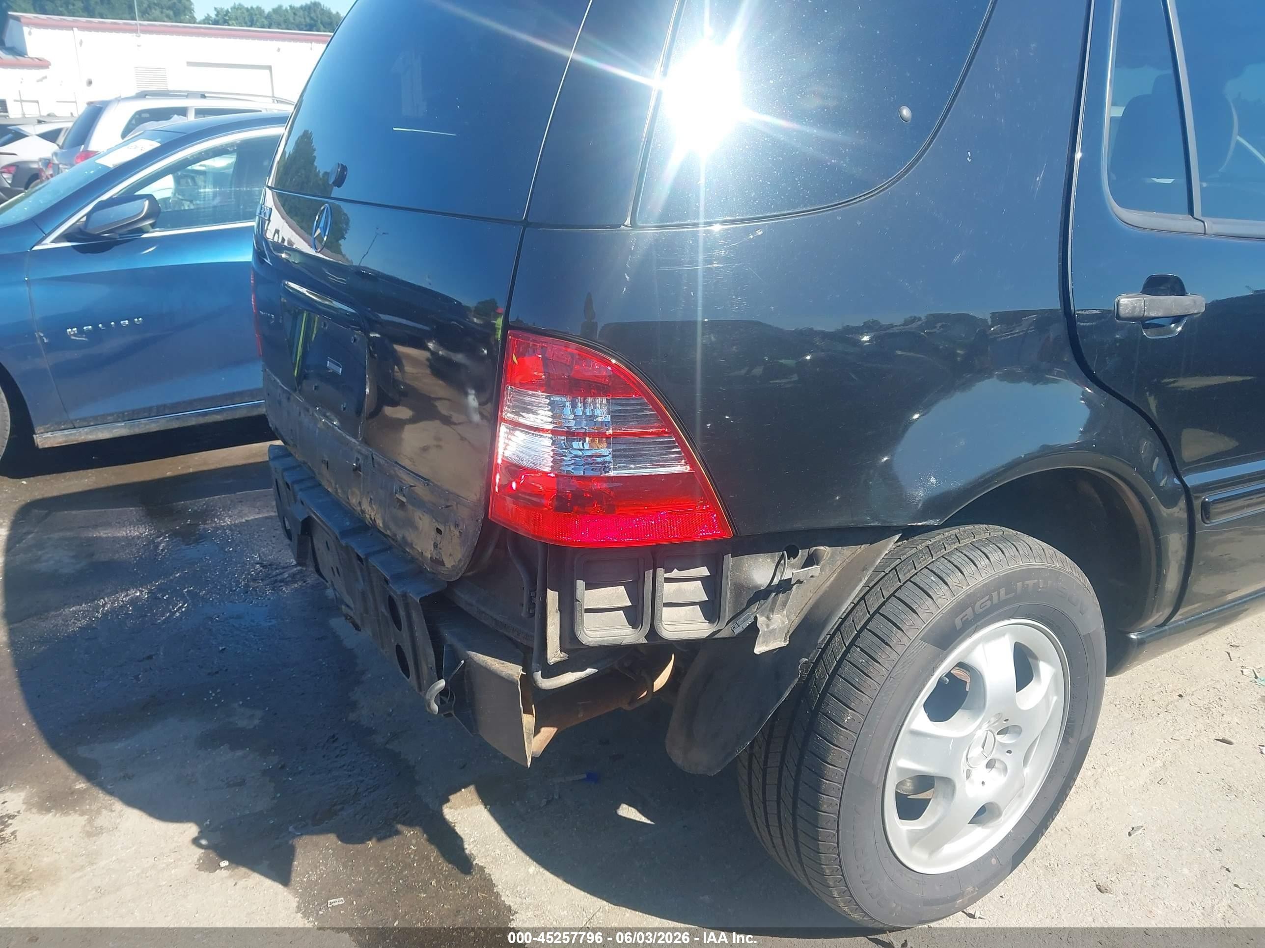 2002 Mercedes-benz Ml 320   Black vin: 4JGAB54E22A316414