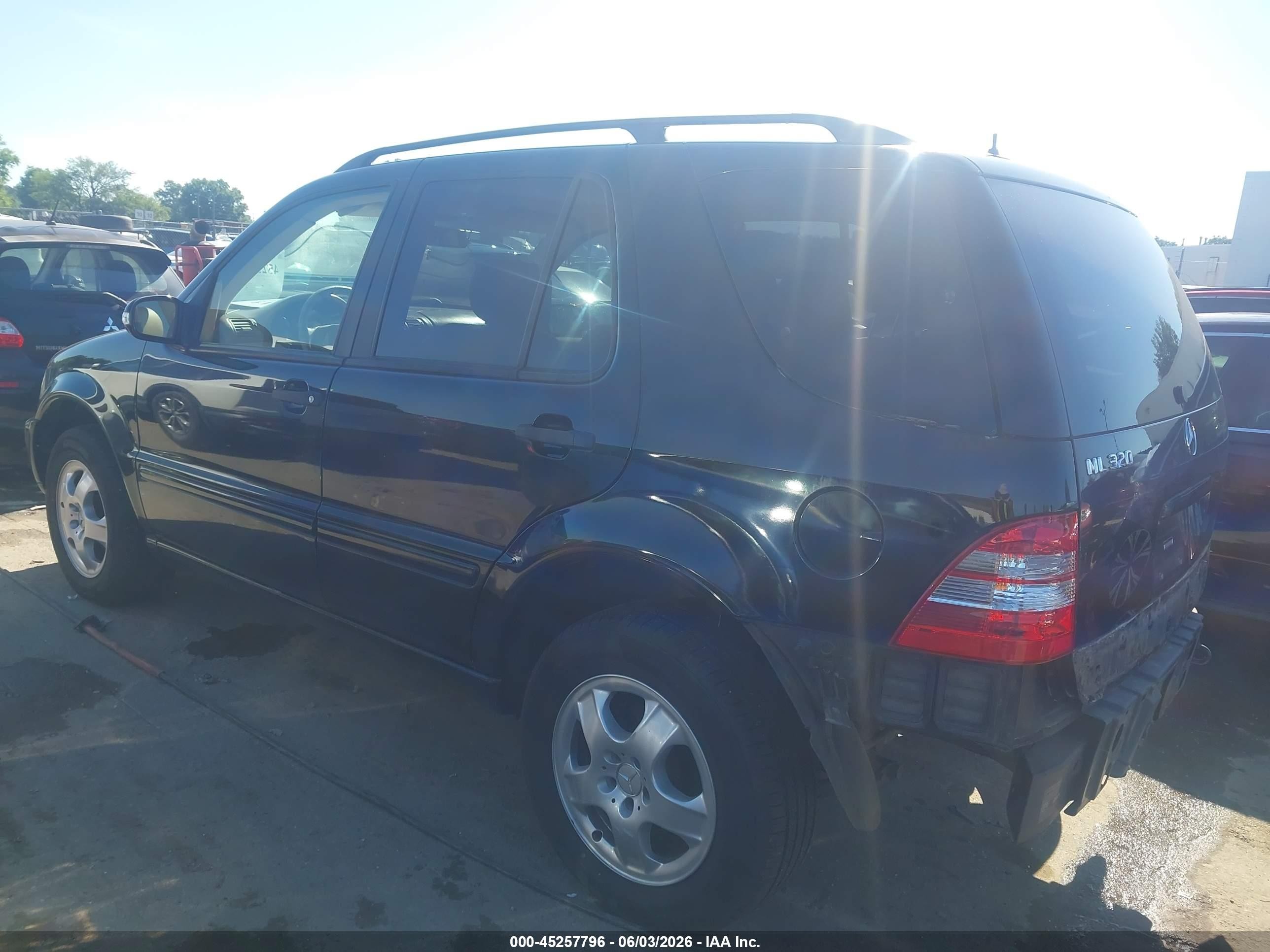2002 Mercedes-benz Ml 320   Black vin: 4JGAB54E22A316414