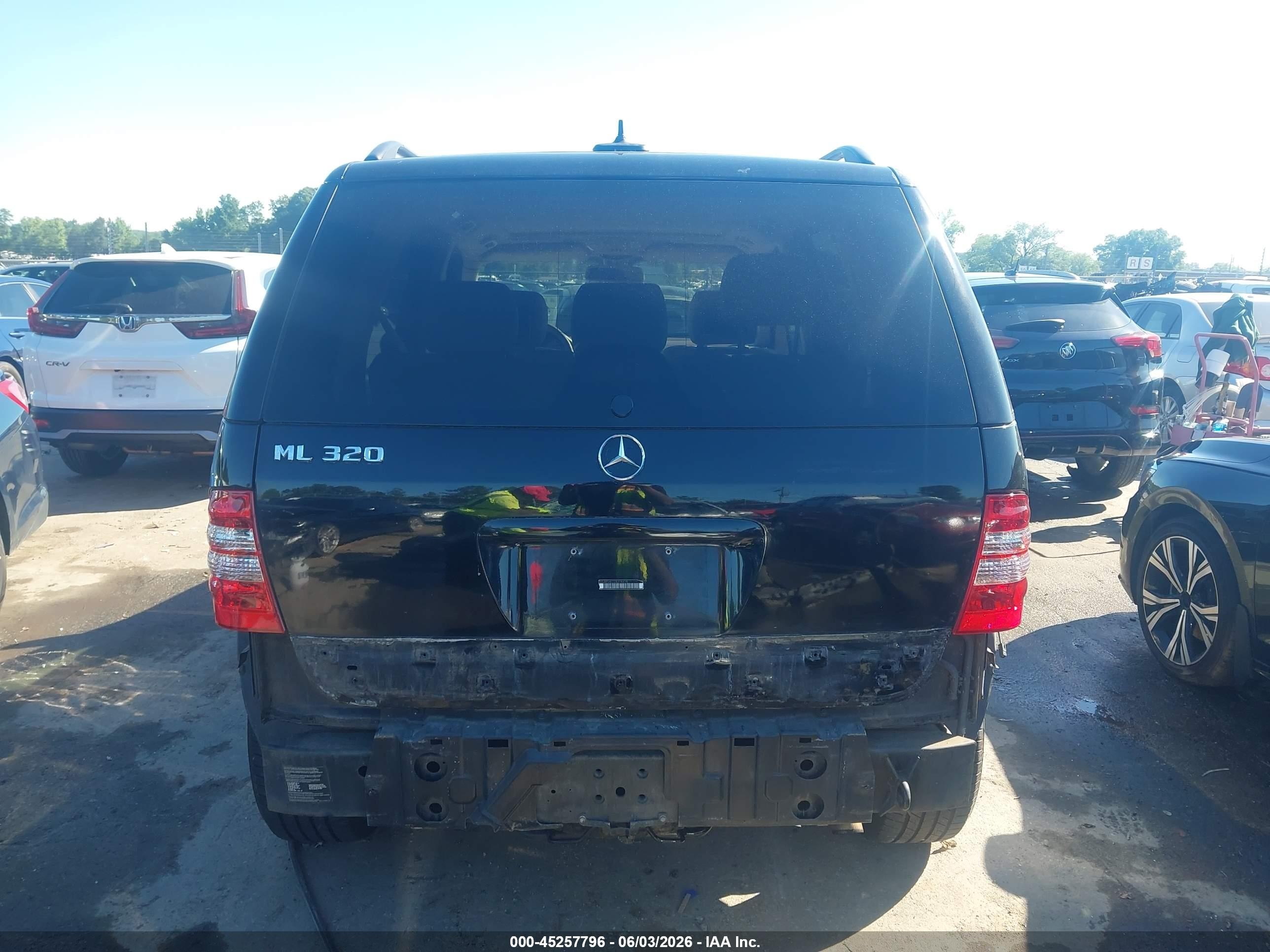 2002 Mercedes-benz Ml 320   Black vin: 4JGAB54E22A316414