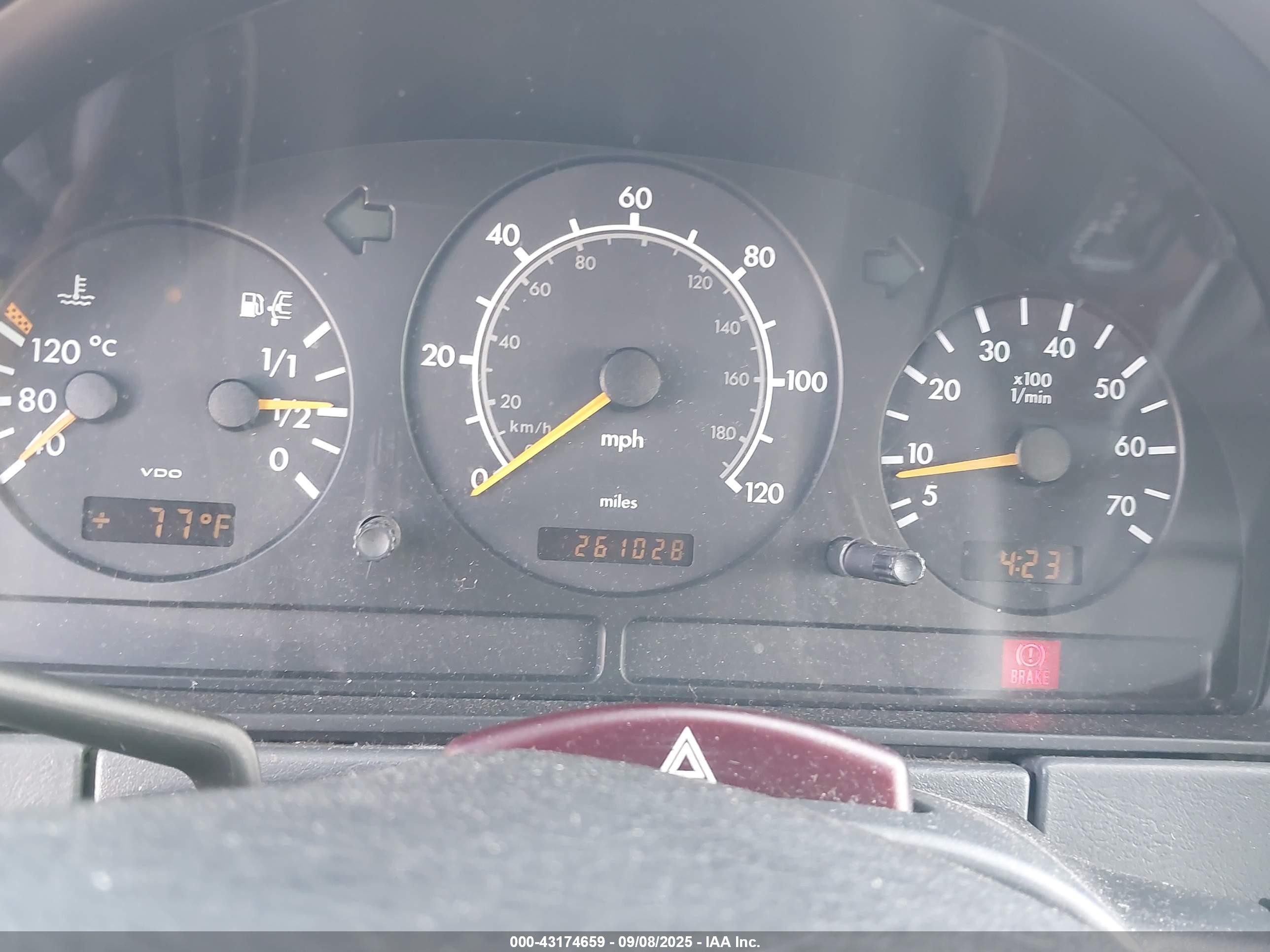 1999 Mercedes-benz Ml 320   White vin: 4JGAB54E2XA133554