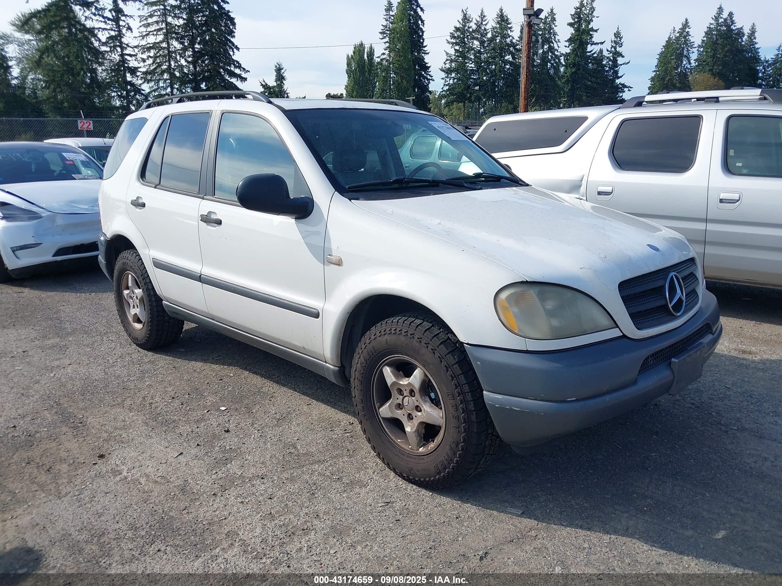 1999 Mercedes-benz Ml 320   White vin: 4JGAB54E2XA133554