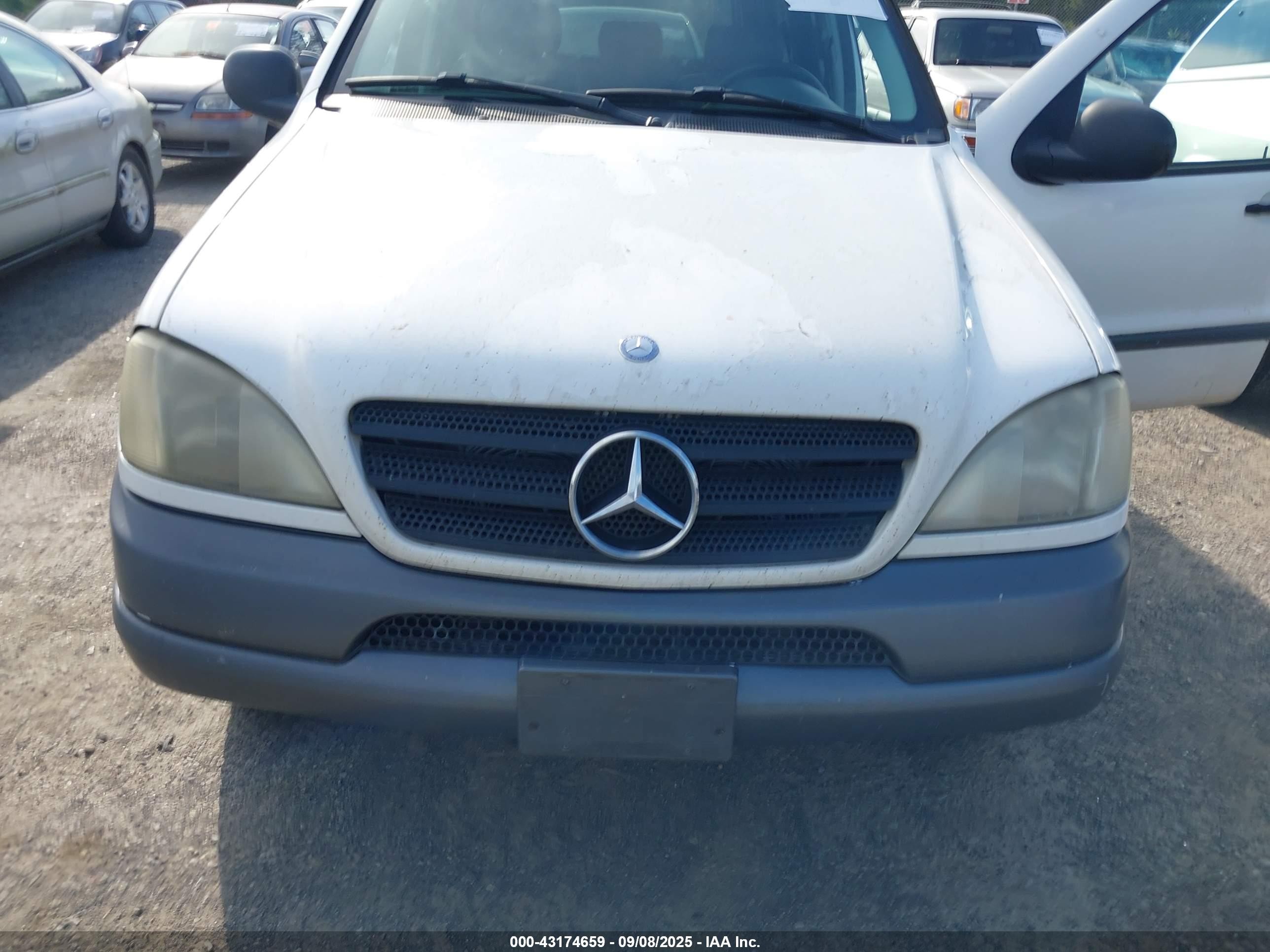 1999 Mercedes-benz Ml 320   White vin: 4JGAB54E2XA133554