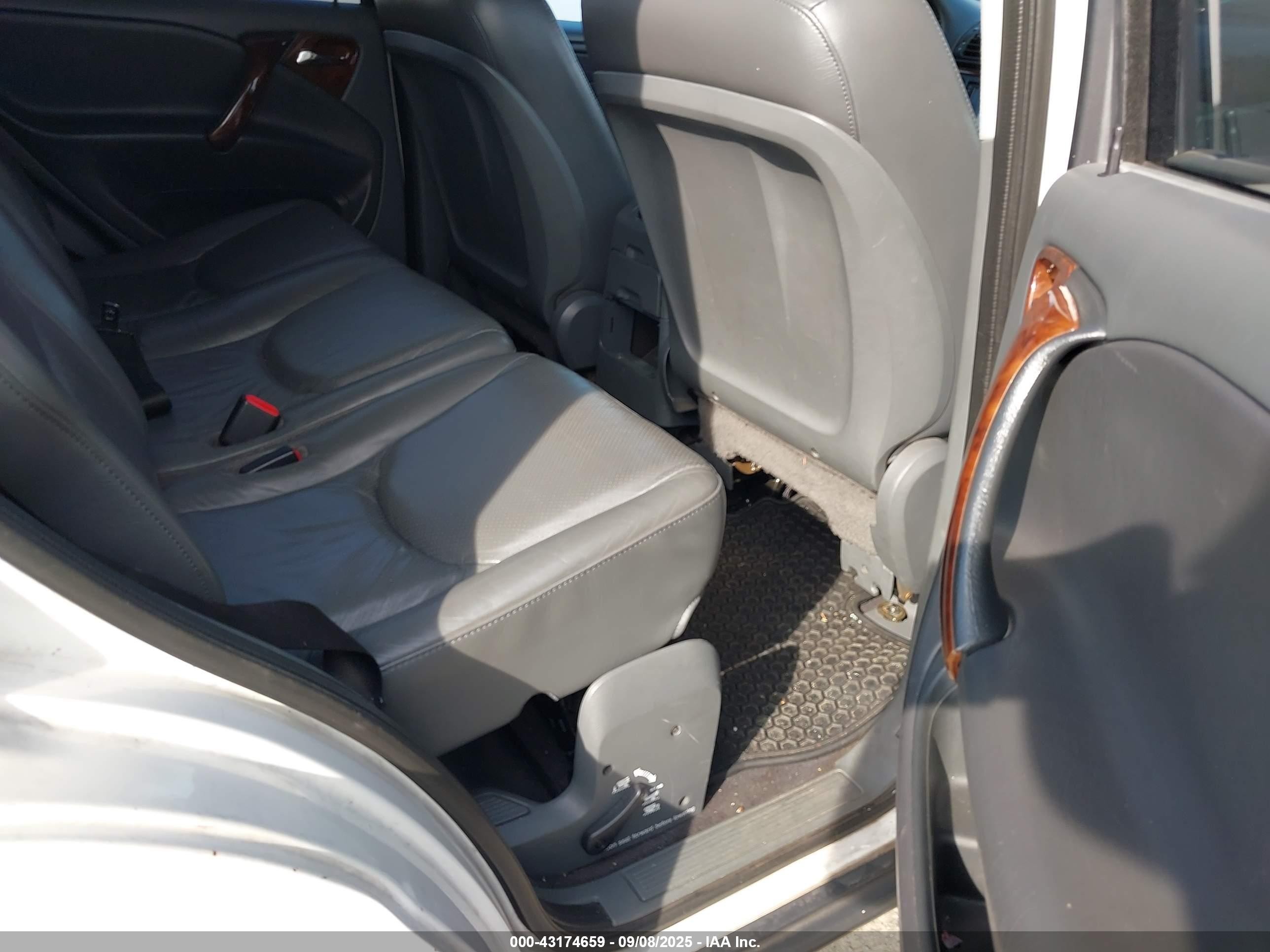 1999 Mercedes-benz Ml 320   White vin: 4JGAB54E2XA133554