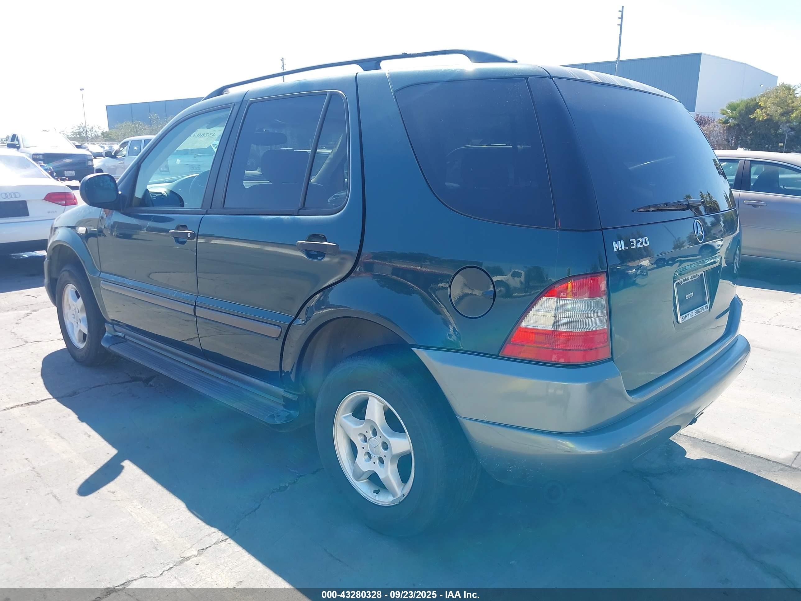 1999 Mercedes-benz Ml 320   Green vin: 4JGAB54E2XA143646