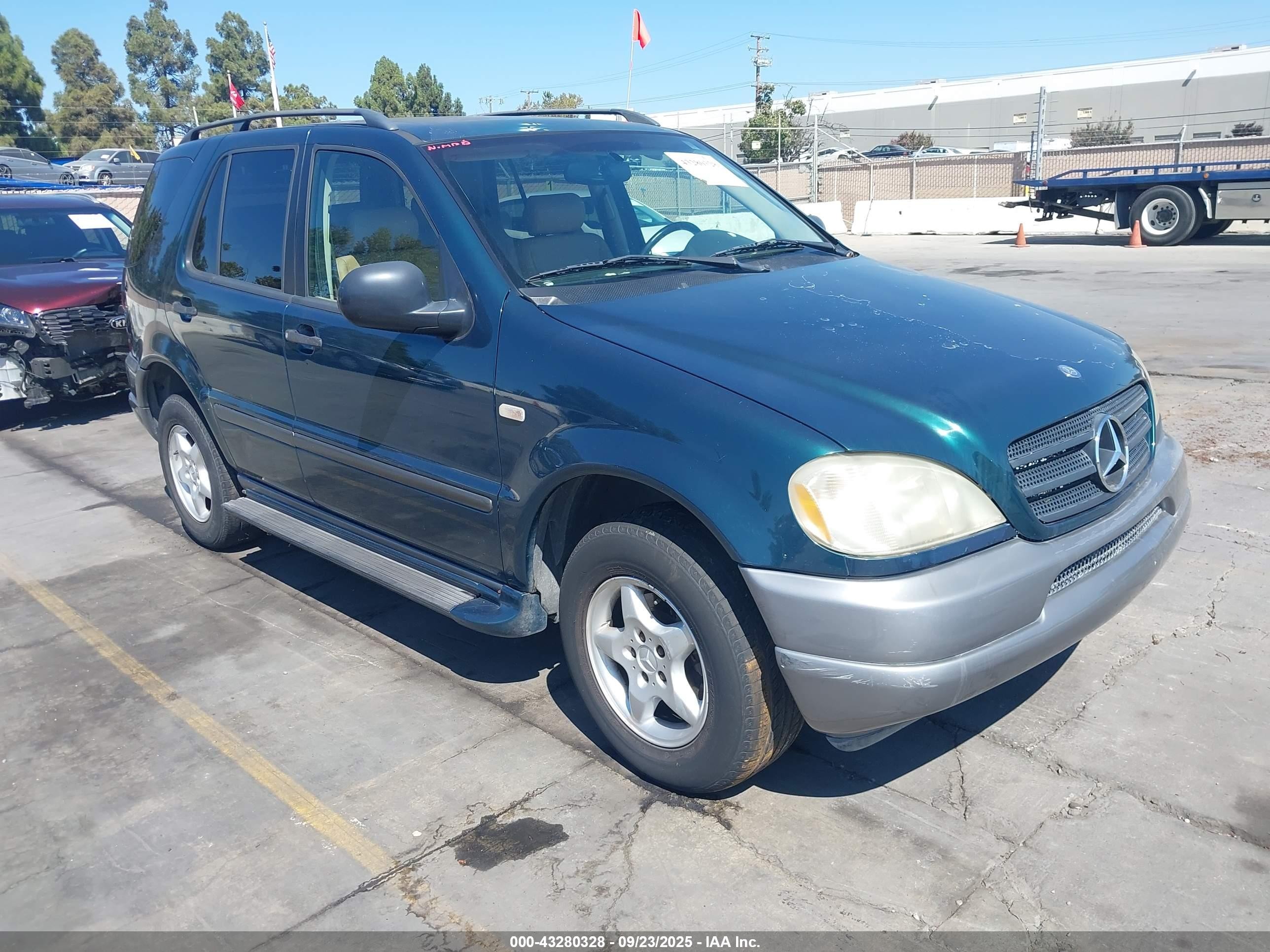 1999 Mercedes-benz Ml 320   Green vin: 4JGAB54E2XA143646