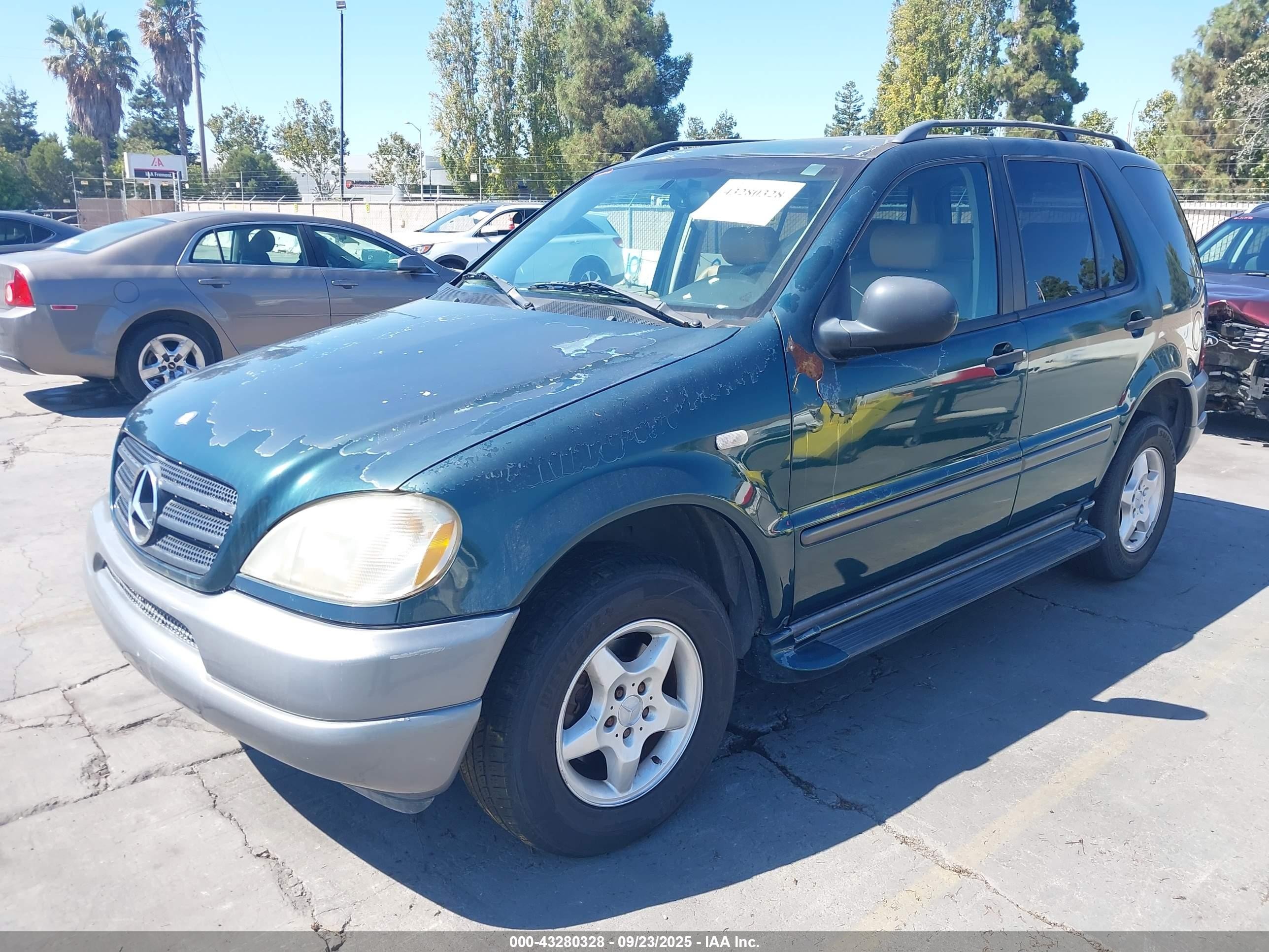 1999 Mercedes-benz Ml 320   Green vin: 4JGAB54E2XA143646