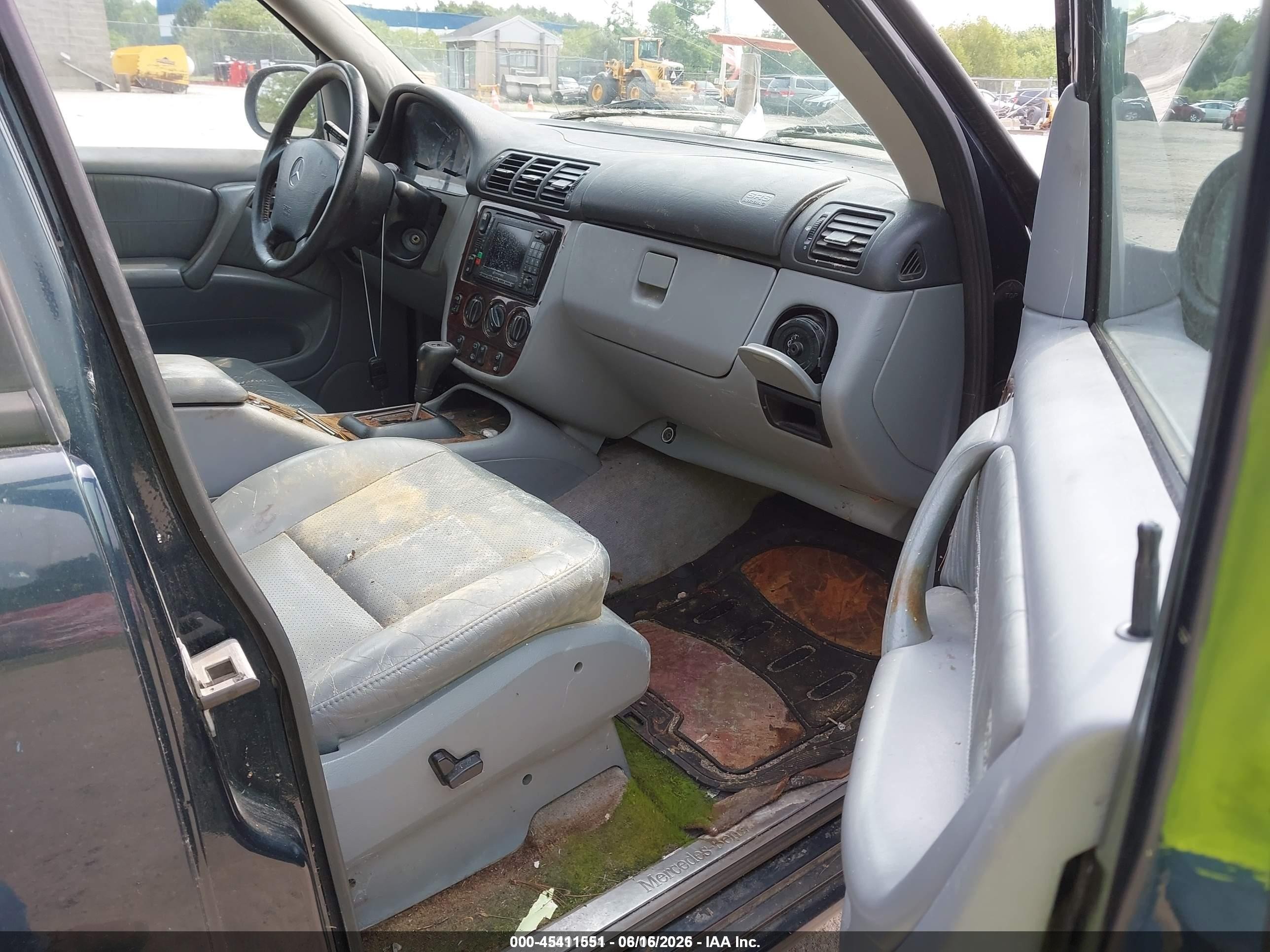 2000 Mercedes-benz Ml 320   Blue vin: 4JGAB54E2YA199149