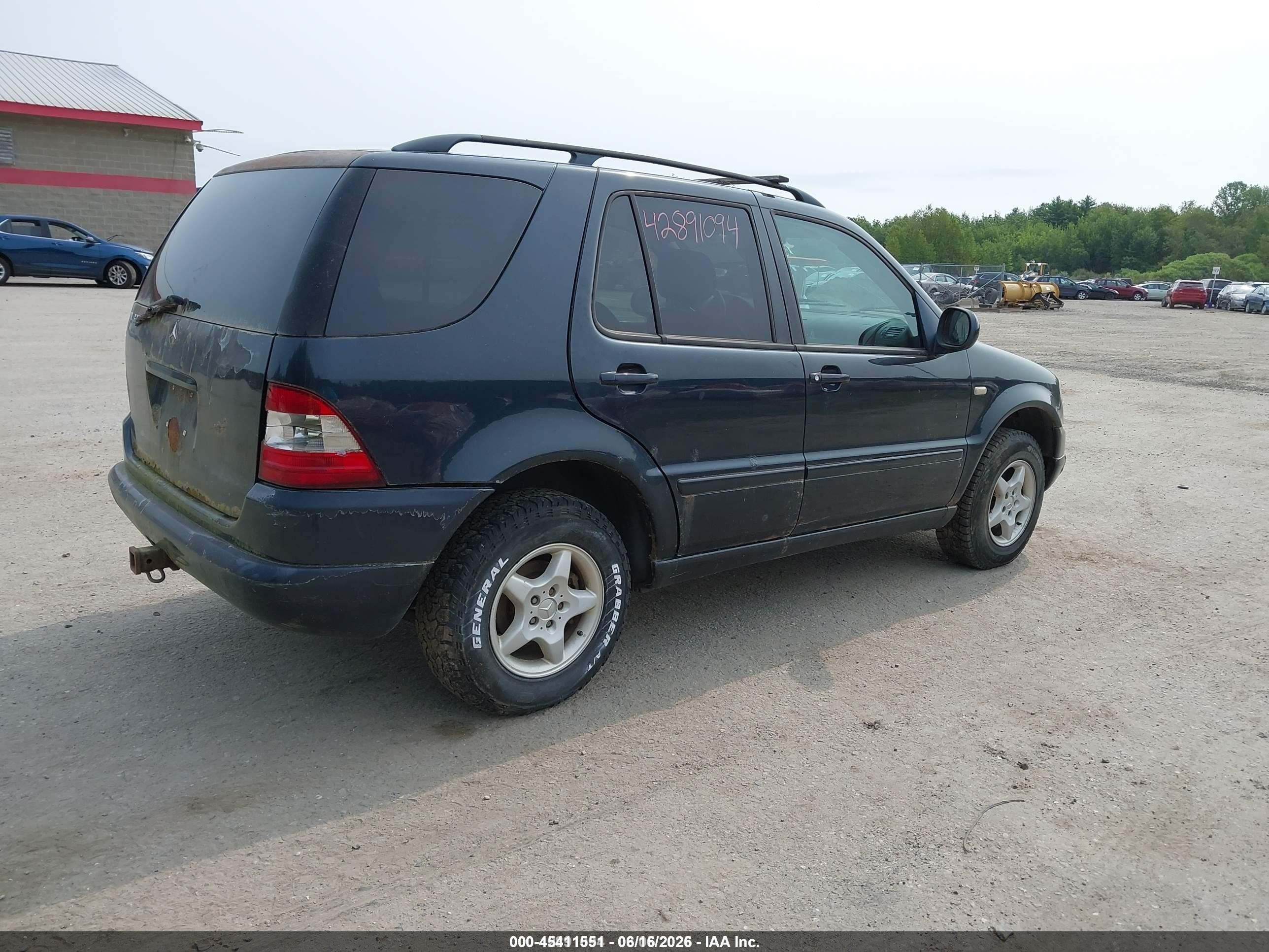 2000 Mercedes-benz Ml 320   Blue vin: 4JGAB54E2YA199149