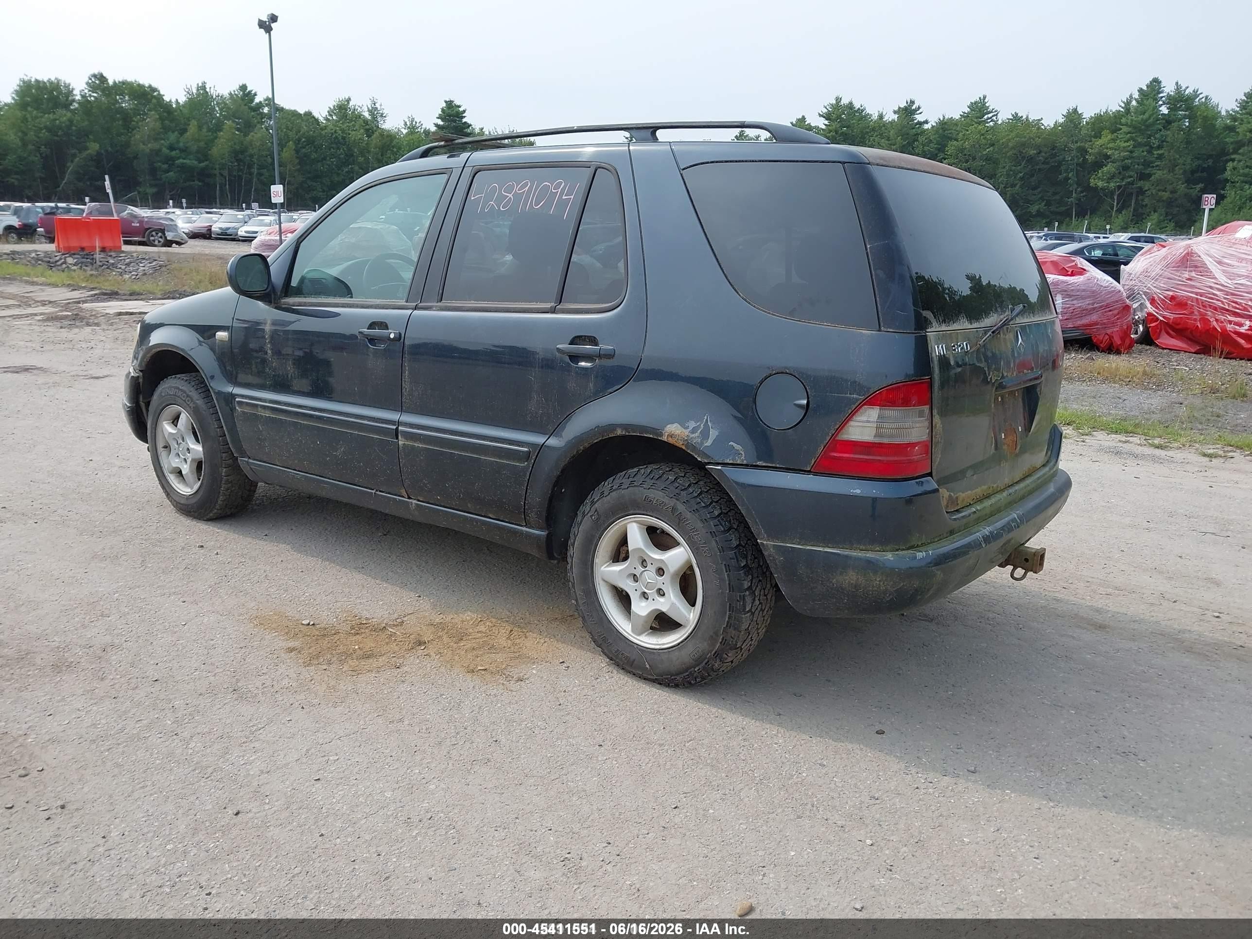 2000 Mercedes-benz Ml 320   Blue vin: 4JGAB54E2YA199149