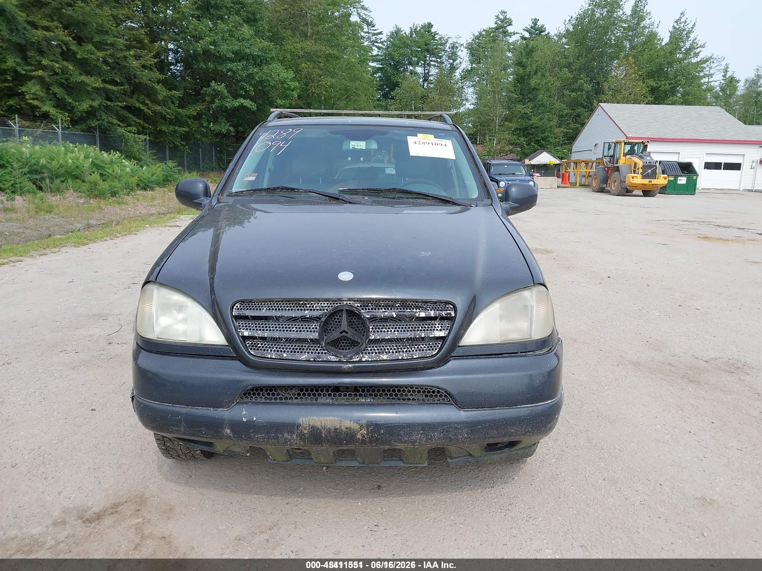2000 Mercedes-benz Ml 320   Blue vin: 4JGAB54E2YA199149
