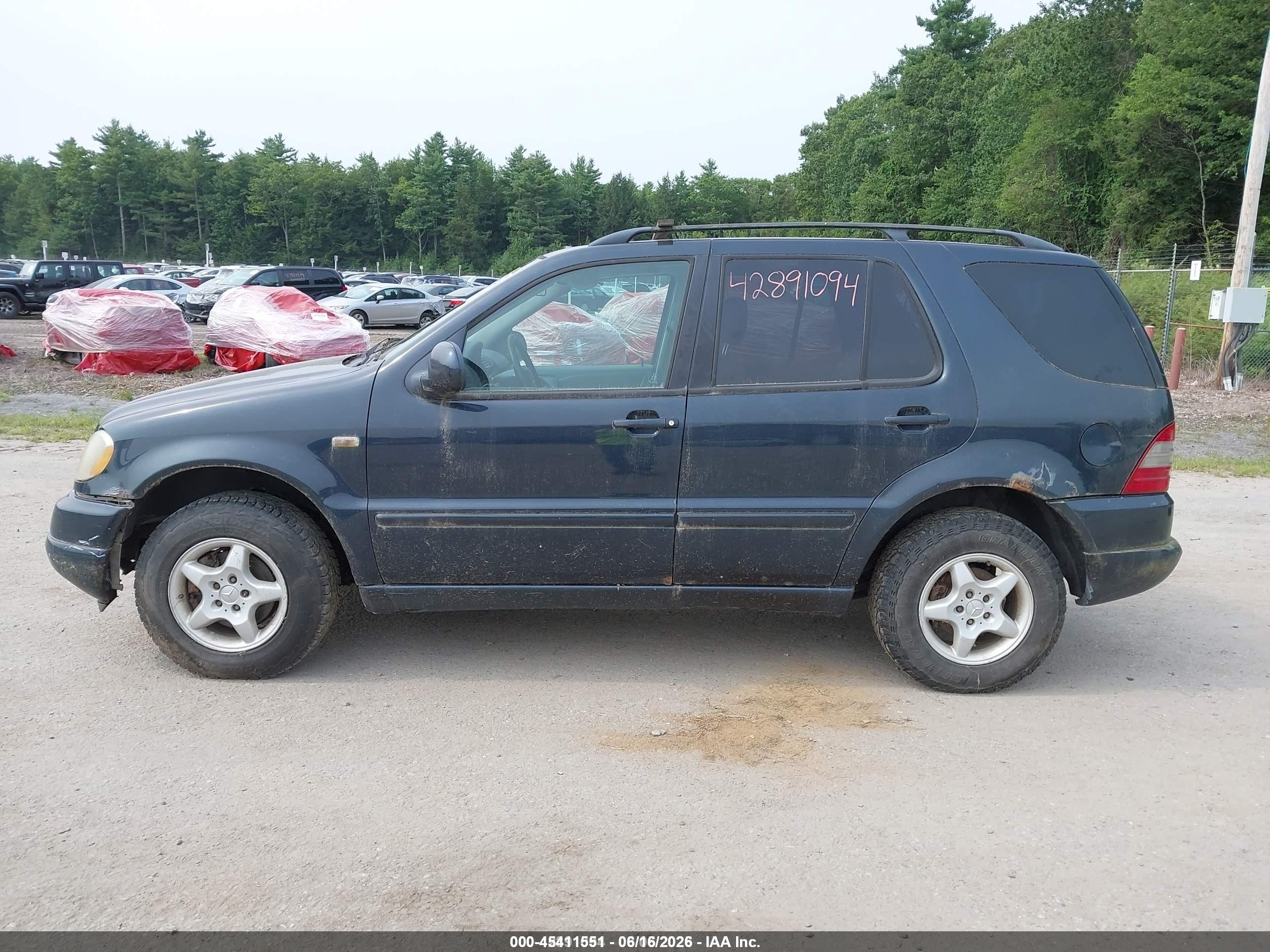 2000 Mercedes-benz Ml 320   Blue vin: 4JGAB54E2YA199149