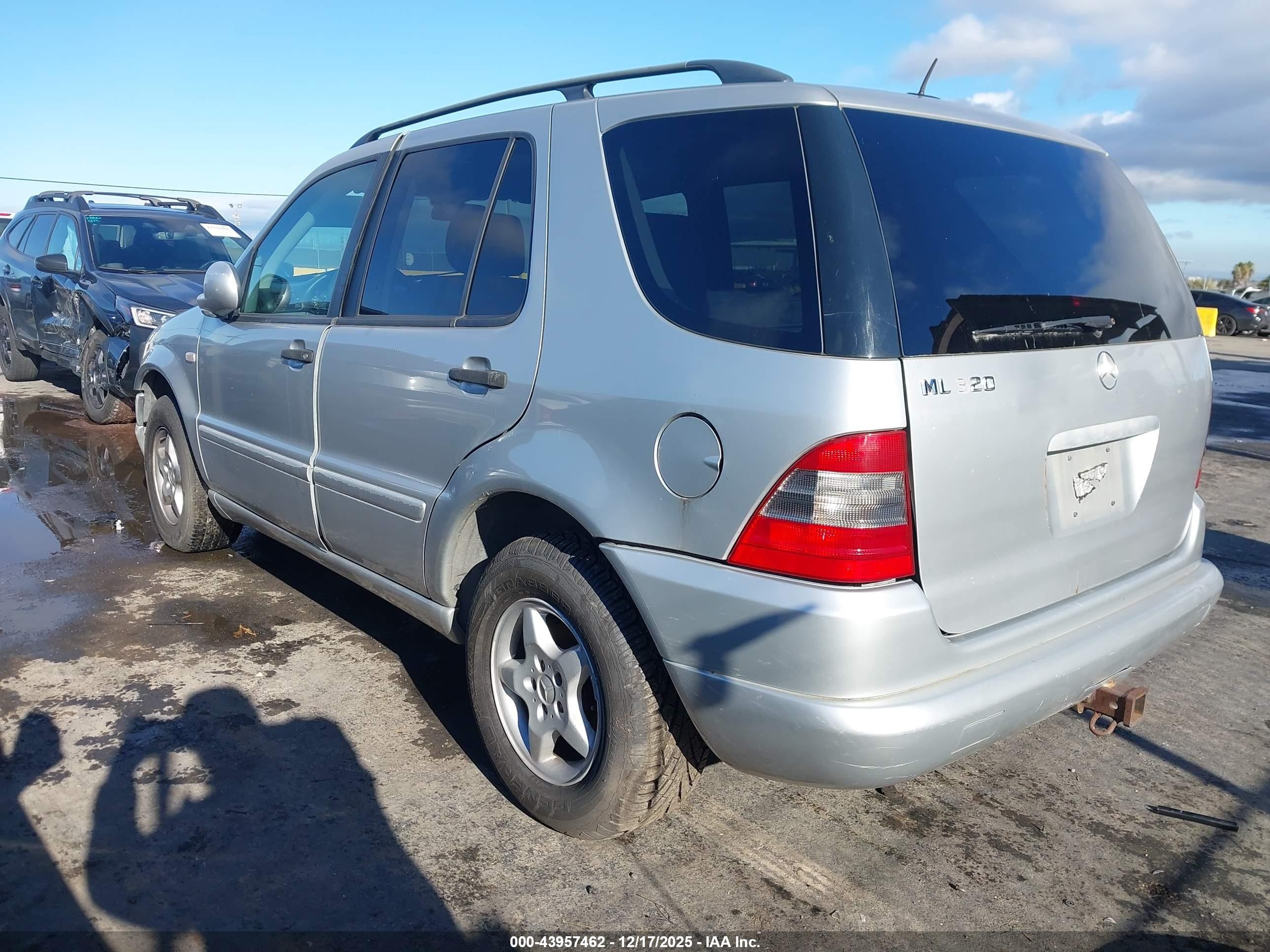 2001 Mercedes-benz Ml 320   Серебряный vin: 4JGAB54E31A241155