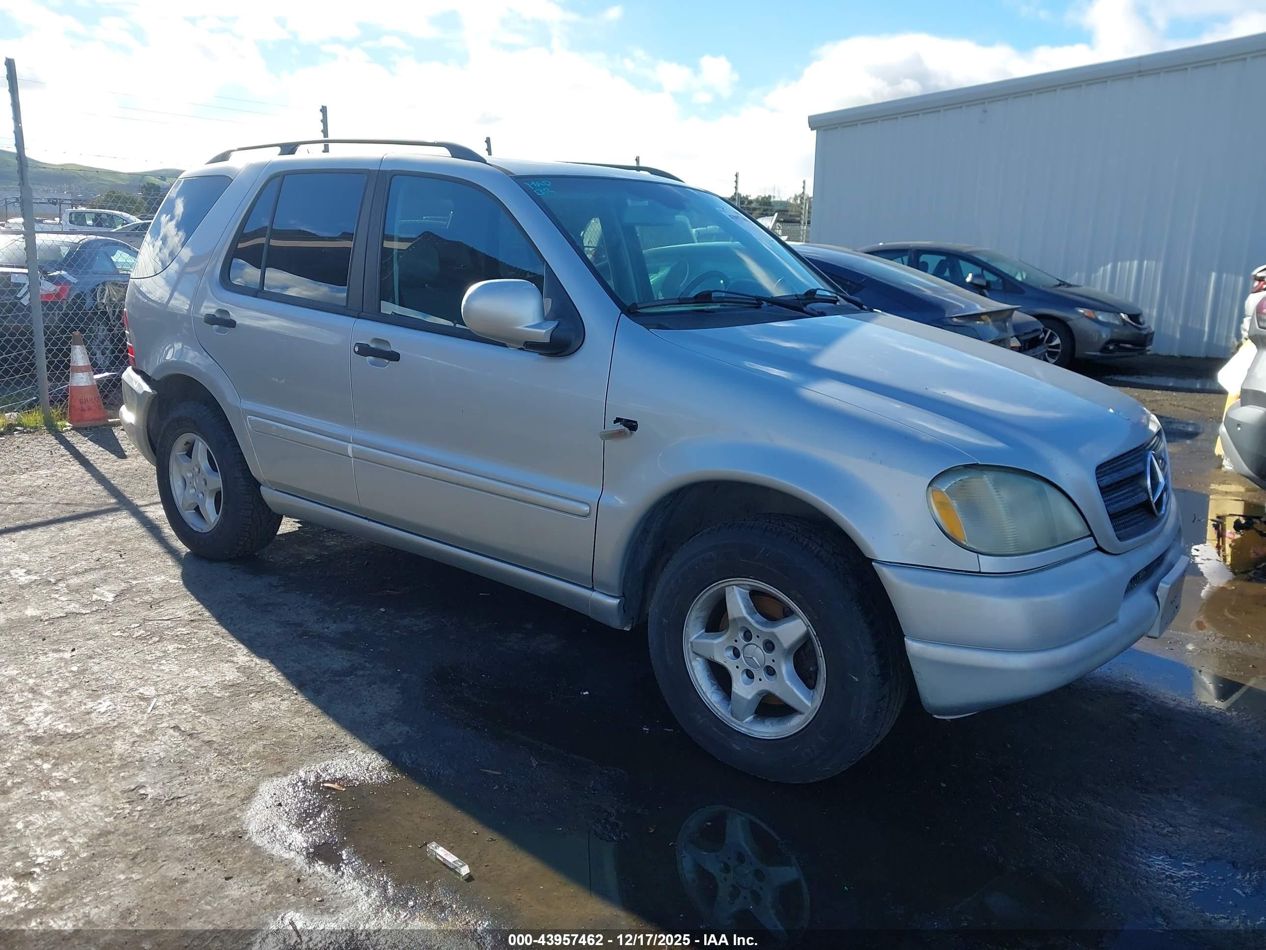 2001 Mercedes-benz Ml 320   Серебряный vin: 4JGAB54E31A241155
