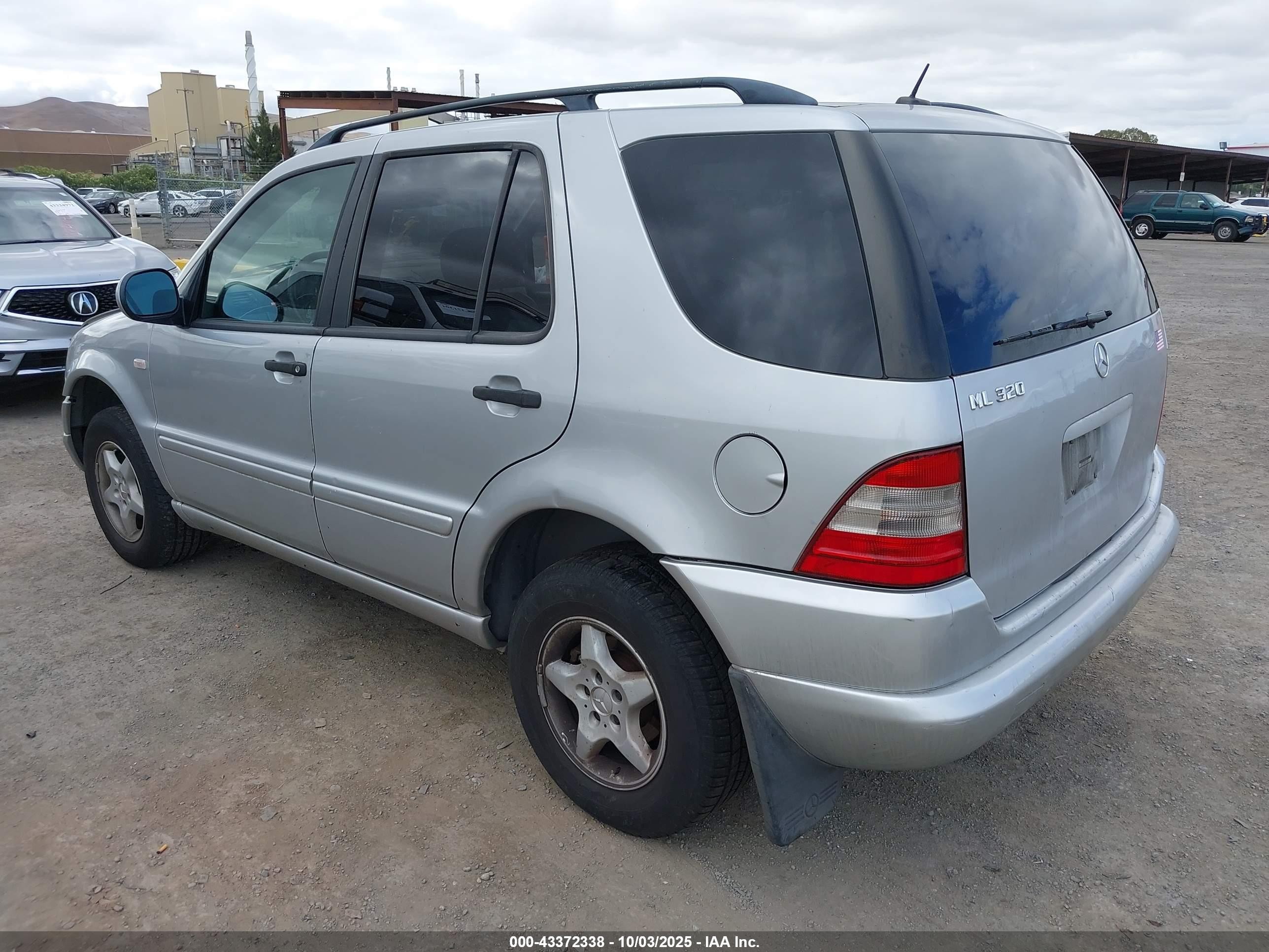 2001 Mercedes-benz Ml 320   Серебряный vin: 4JGAB54E31A282384