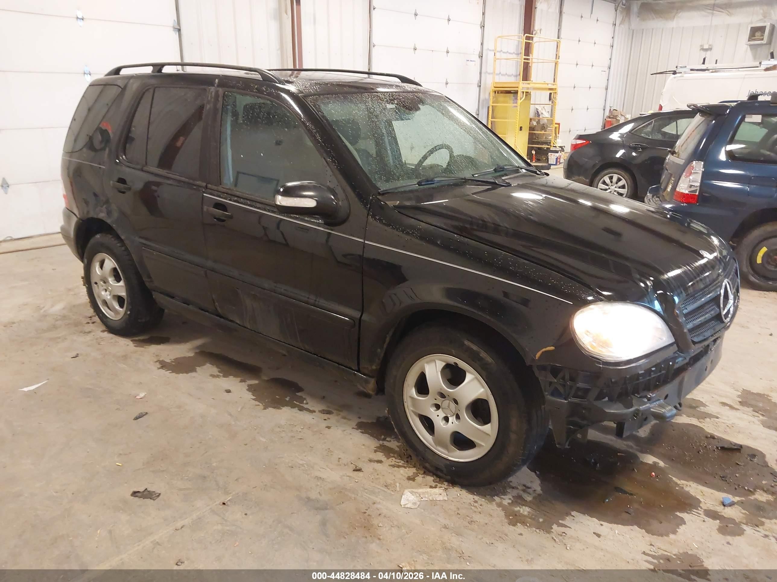 2003 Mercedes-benz Ml 320   Black vin: 4JGAB54E33A382102