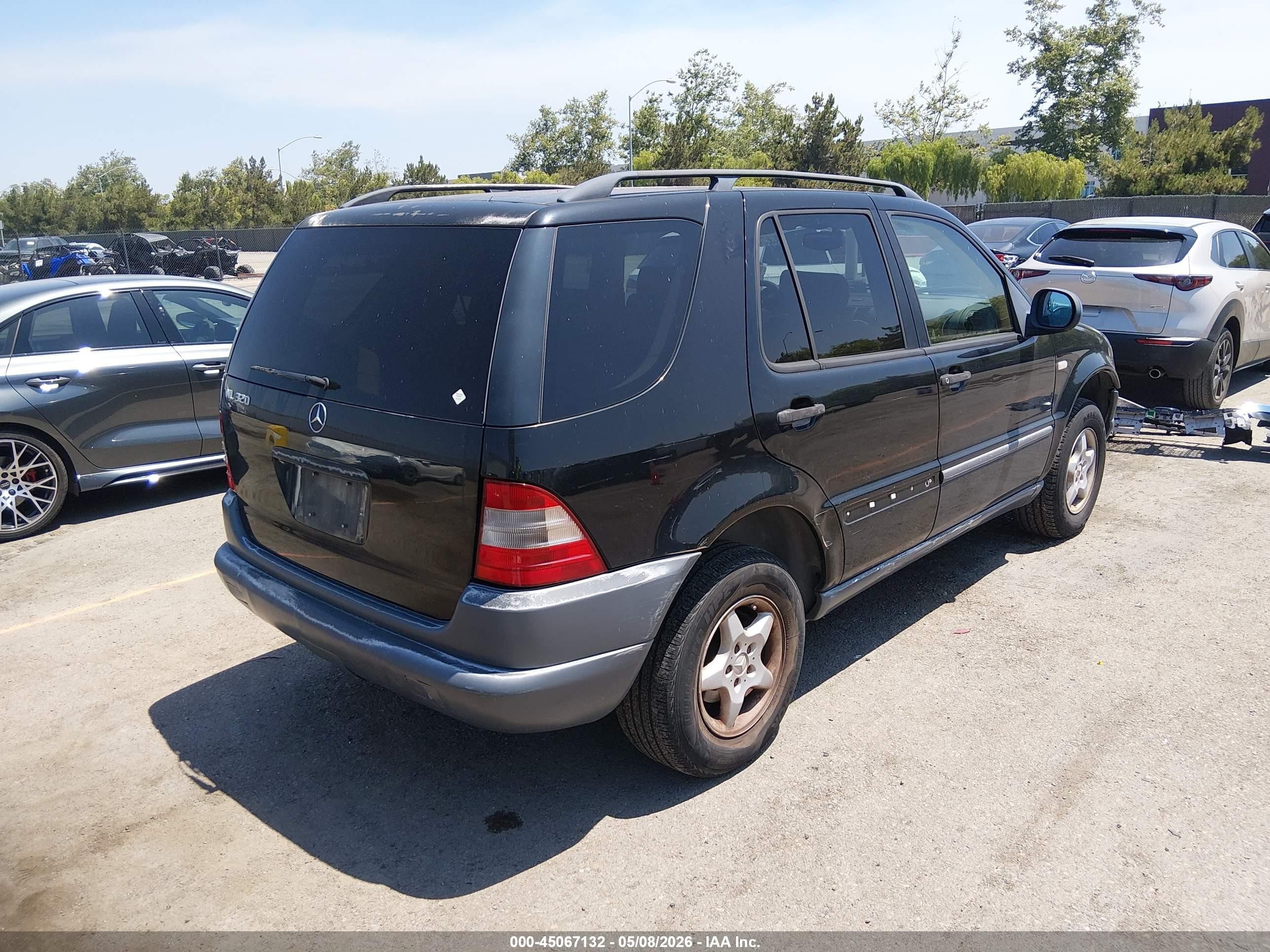 1999 Mercedes-benz Ml 320   Черный vin: 4JGAB54E3XA123745