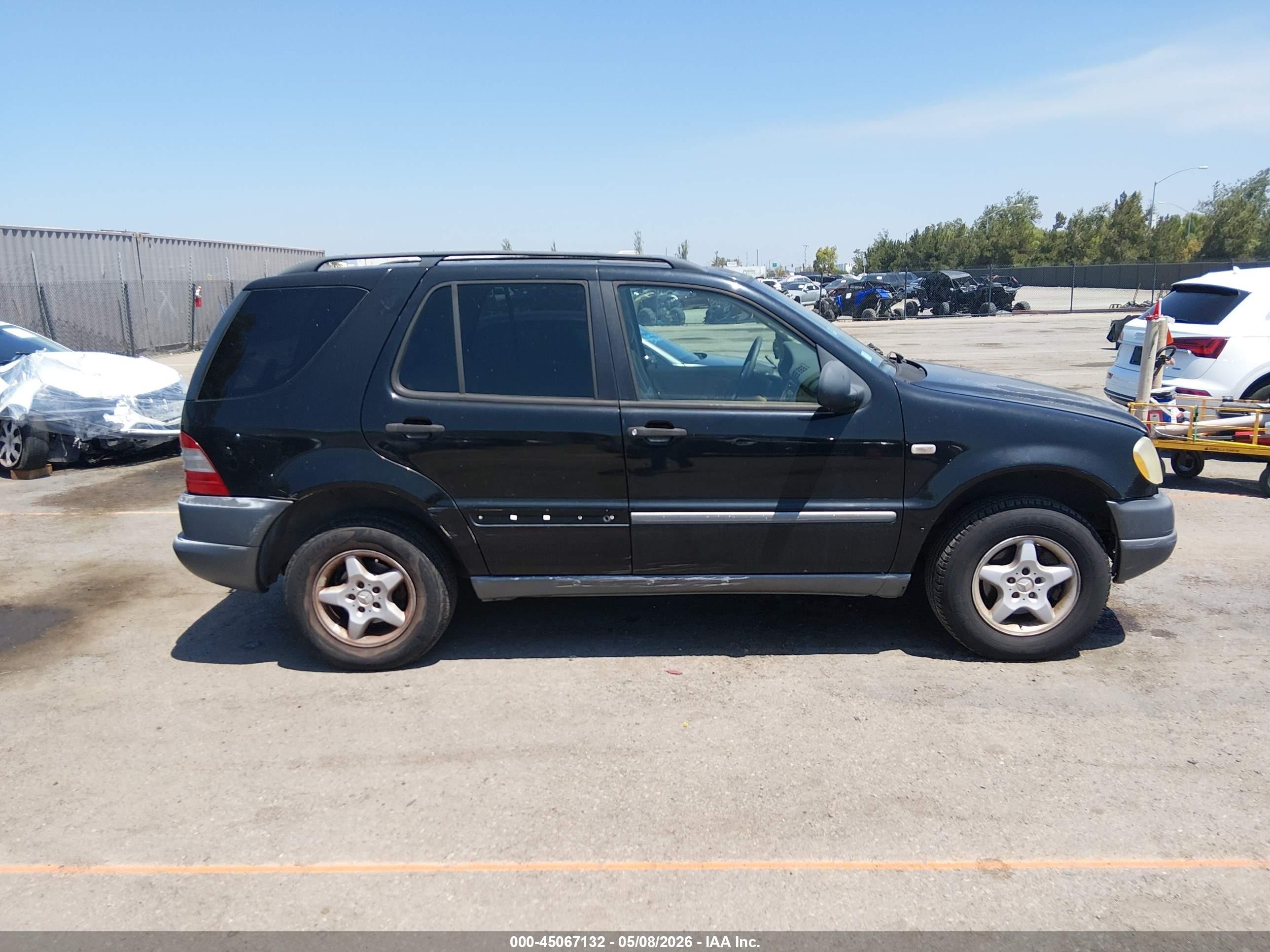 1999 Mercedes-benz Ml 320   Черный vin: 4JGAB54E3XA123745