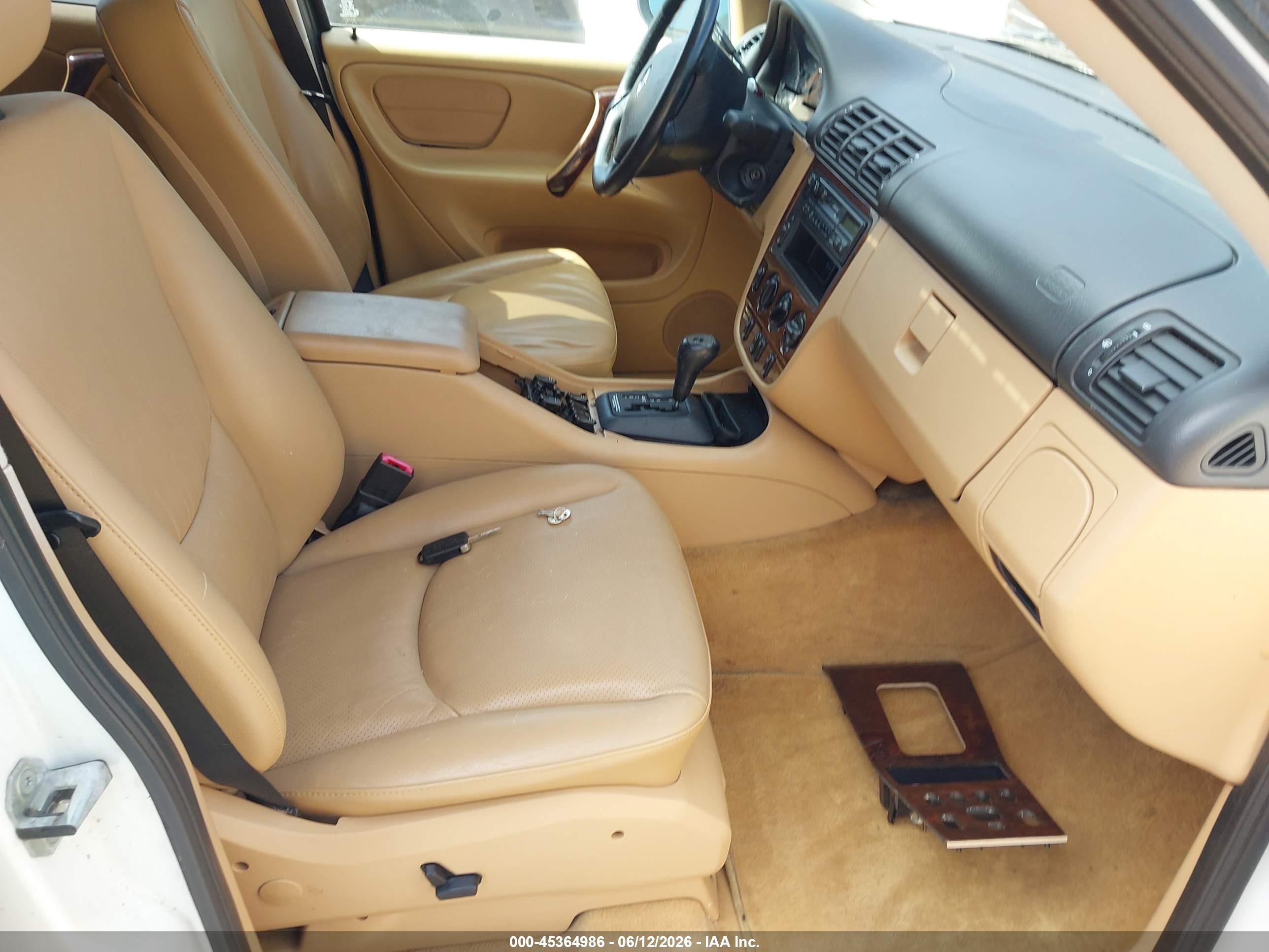 1999 Mercedes-benz Ml 320   Белый vin: 4JGAB54E3XA127150