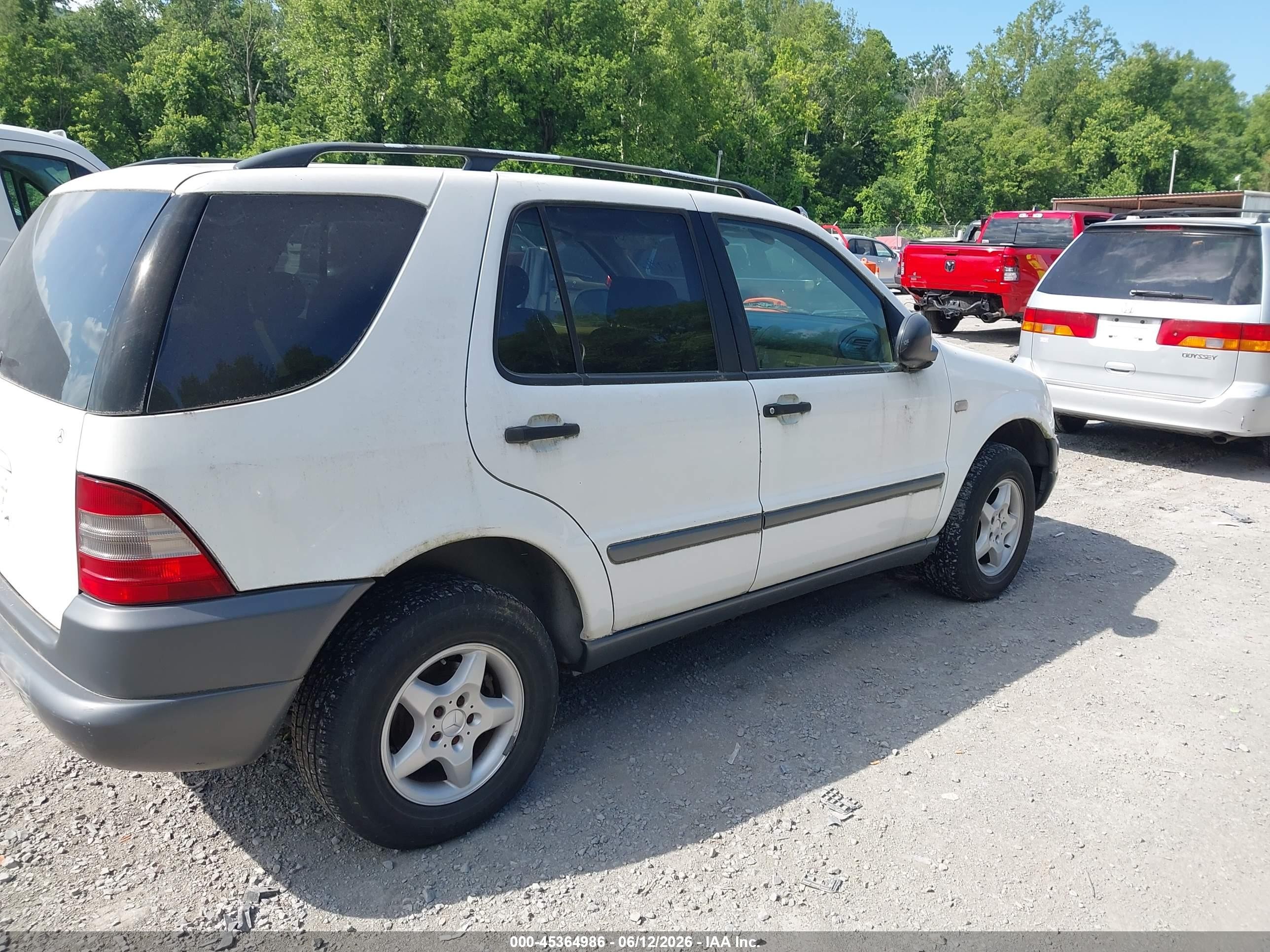 1999 Mercedes-benz Ml 320   Белый vin: 4JGAB54E3XA127150