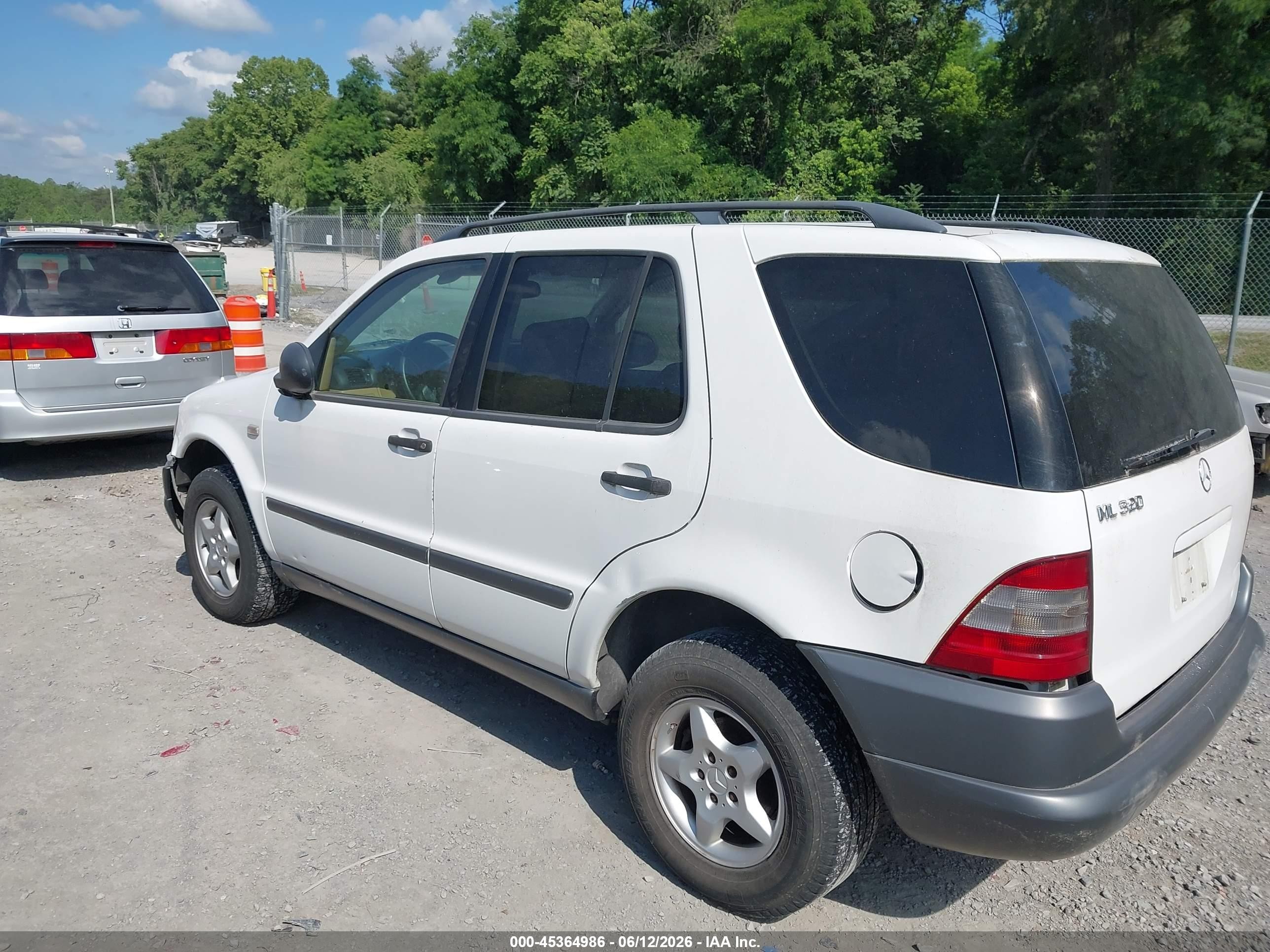 1999 Mercedes-benz Ml 320   Белый vin: 4JGAB54E3XA127150