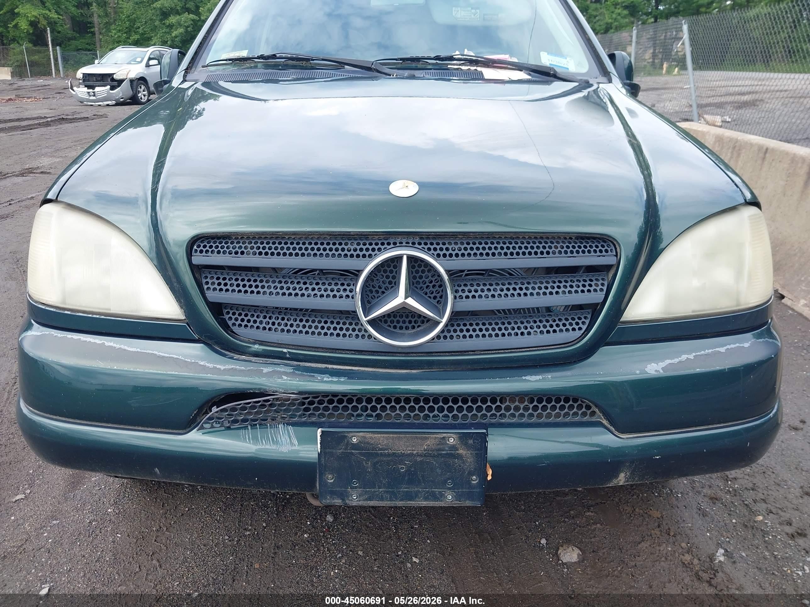 2000 Mercedes-benz Ml 320   Зеленый vin: 4JGAB54E3YA189486
