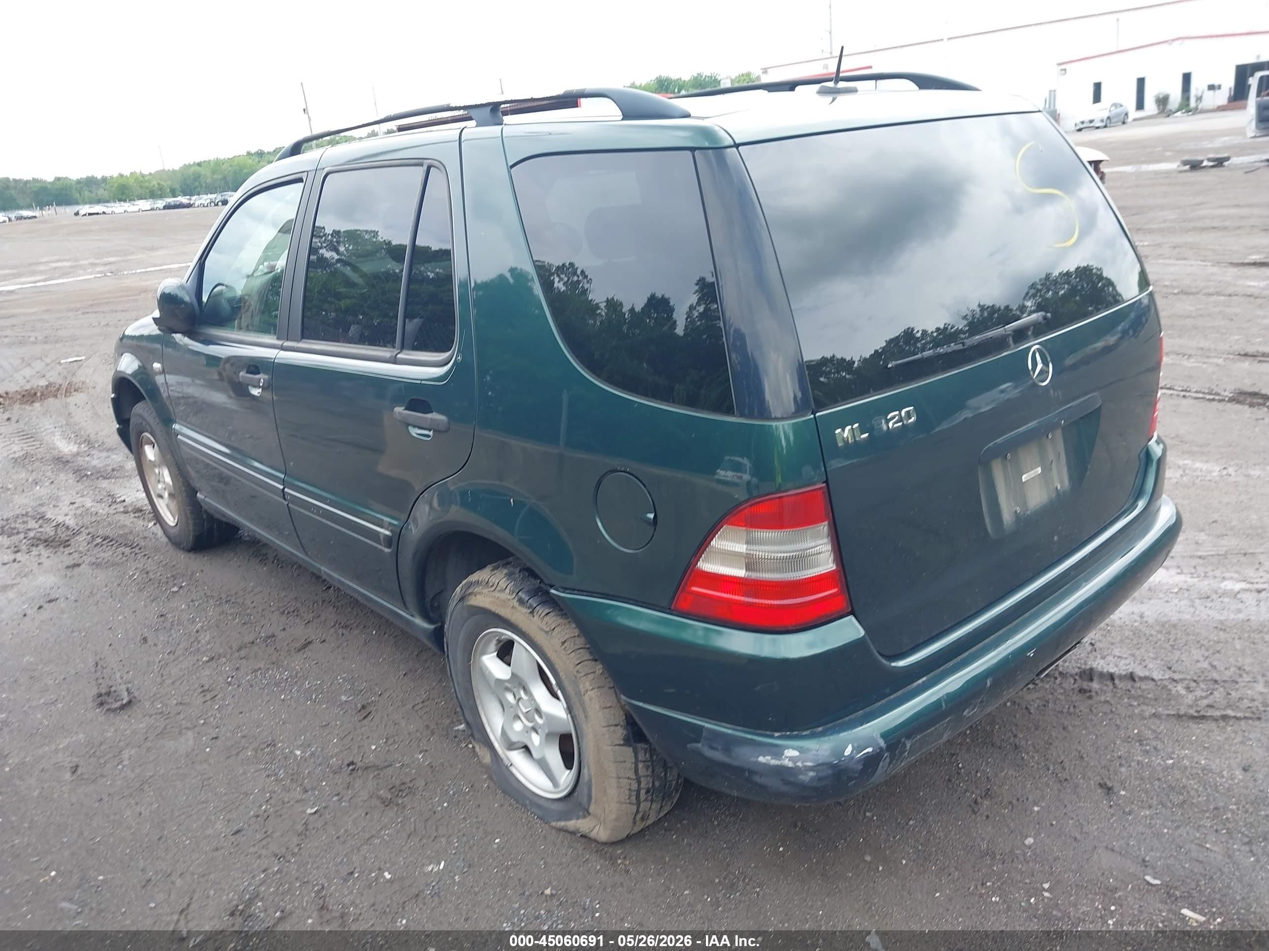 2000 Mercedes-benz Ml 320   Зеленый vin: 4JGAB54E3YA189486