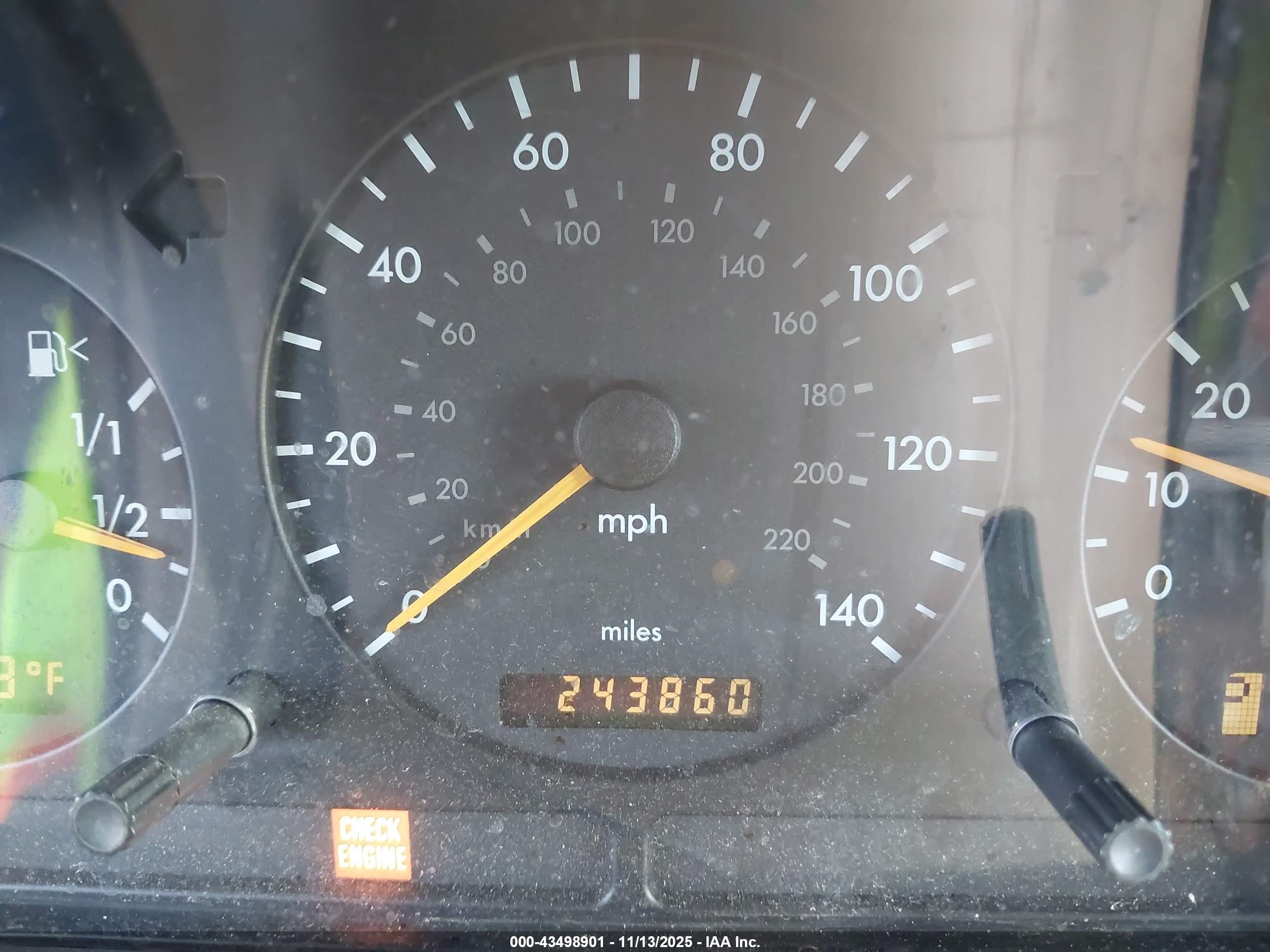 2001 Mercedes-benz Ml 320   Красный vin: 4JGAB54E41A240502