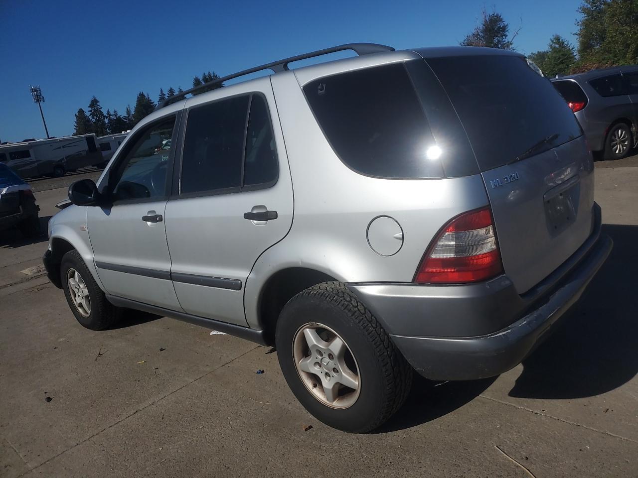 1999 Mercedes-benz Ml 320 Silver vin: 4JGAB54E4XA090075