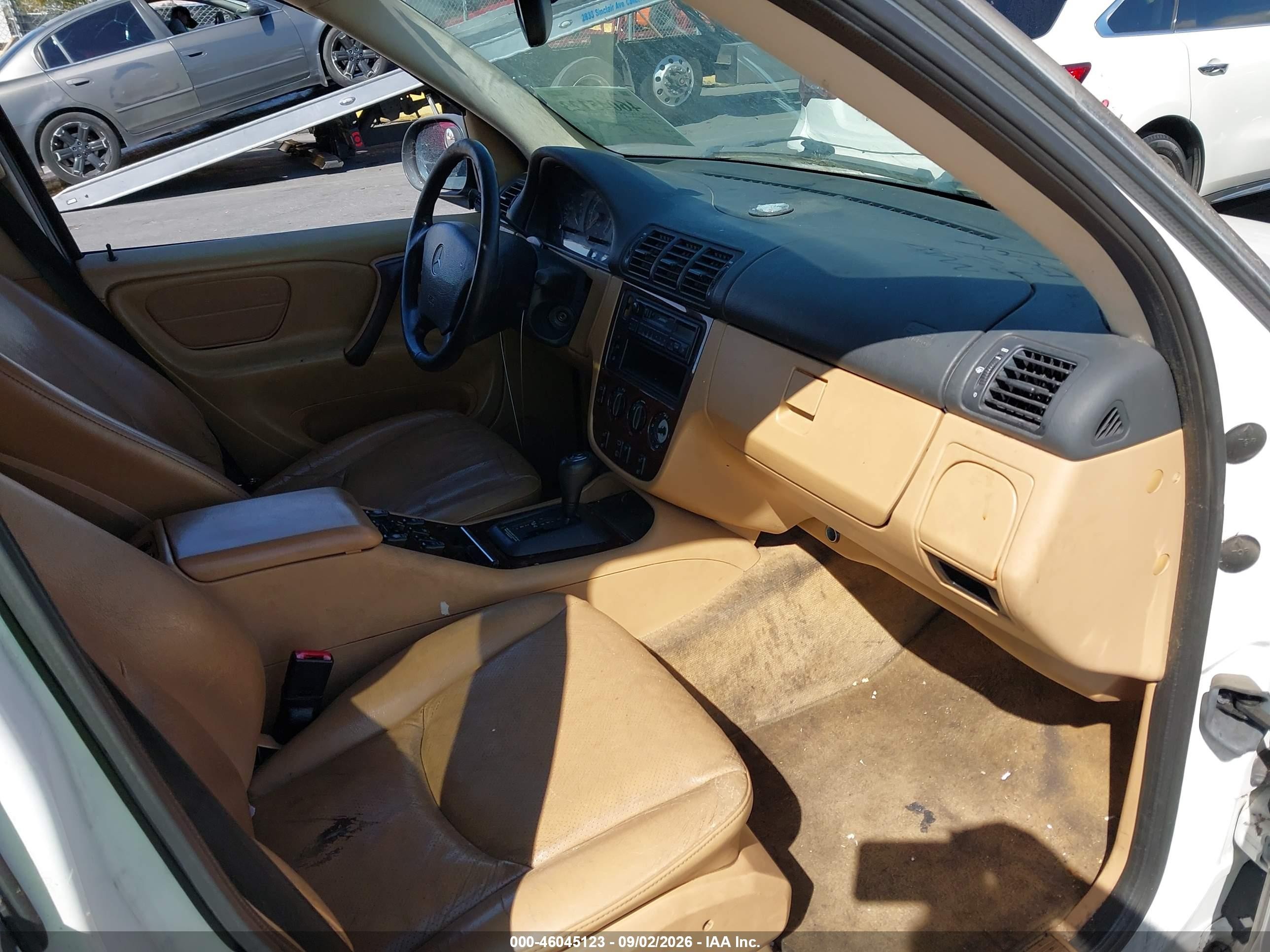 1999 Mercedes-benz Ml 320   White vin: 4JGAB54E4XA129358