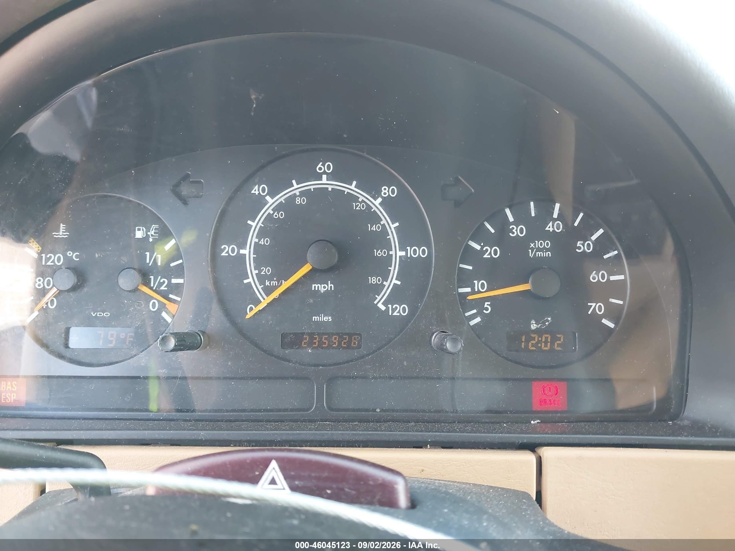 1999 Mercedes-benz Ml 320   White vin: 4JGAB54E4XA129358