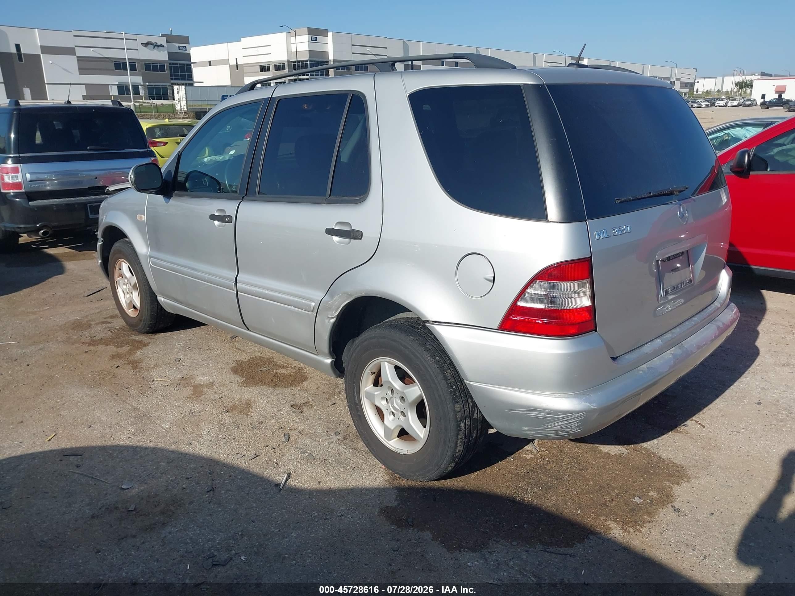 2001 Mercedes-benz Ml 320   Серебряный vin: 4JGAB54E51A256448