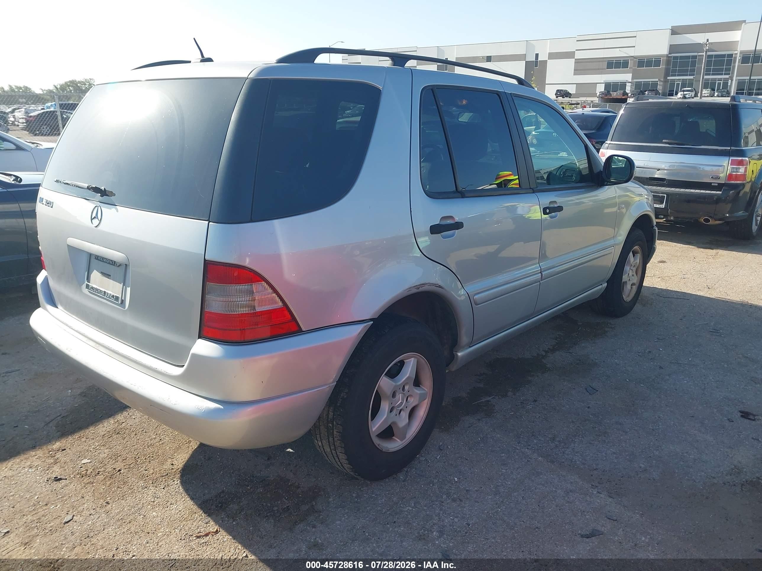 2001 Mercedes-benz Ml 320   Серебряный vin: 4JGAB54E51A256448
