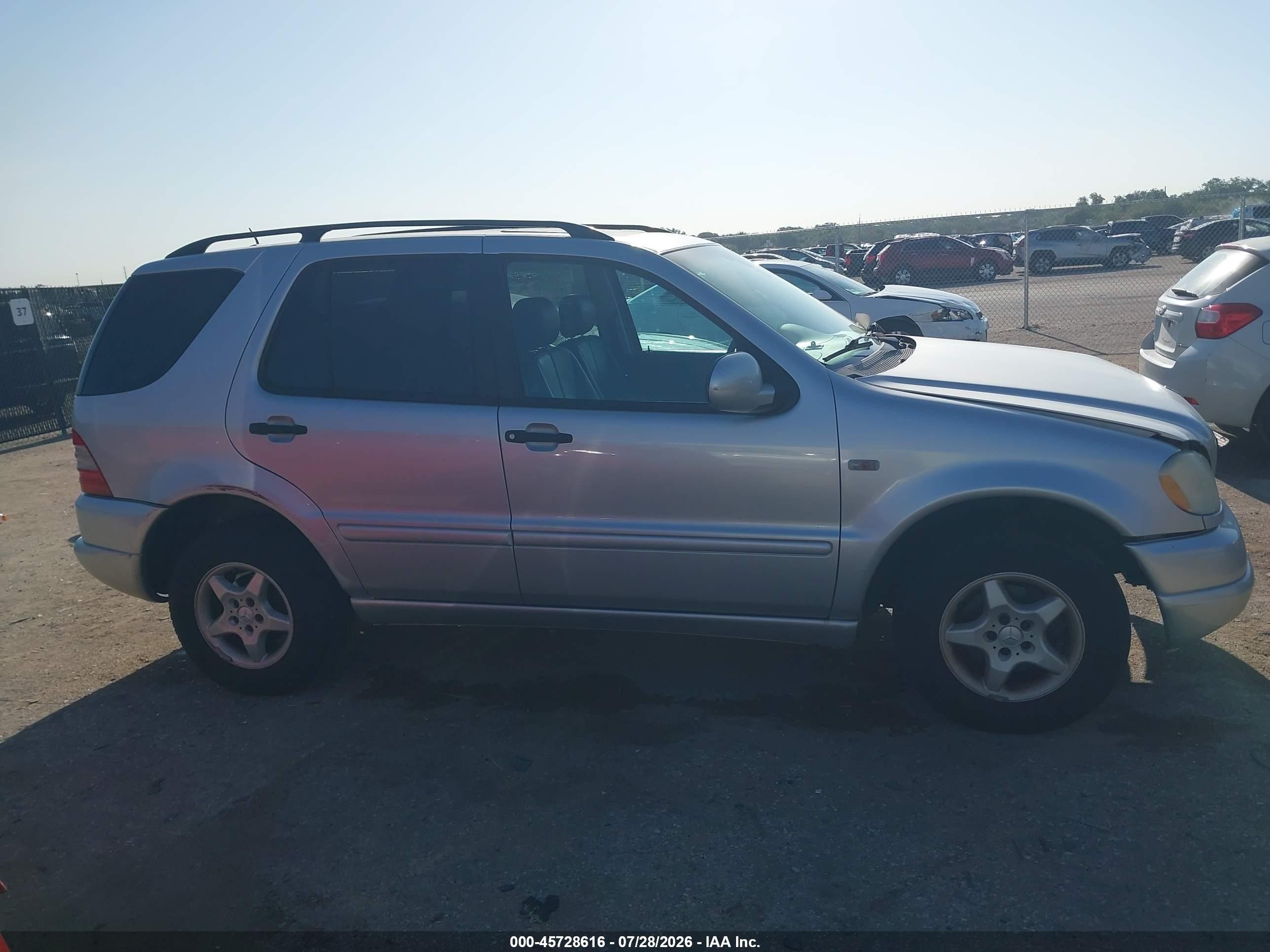 2001 Mercedes-benz Ml 320   Серебряный vin: 4JGAB54E51A256448