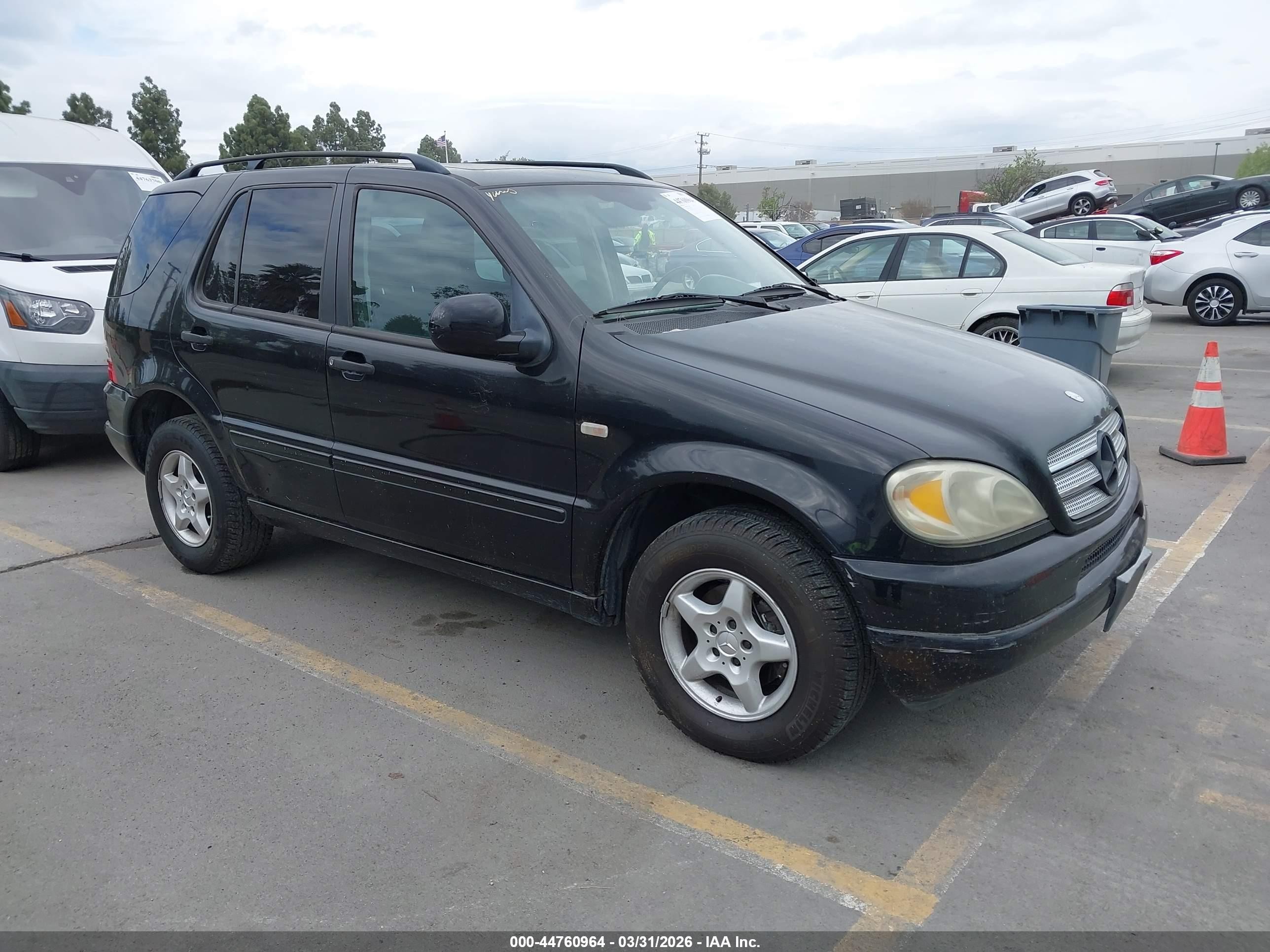 2001 Mercedes-benz Ml 320   Black vin: 4JGAB54E51A276568