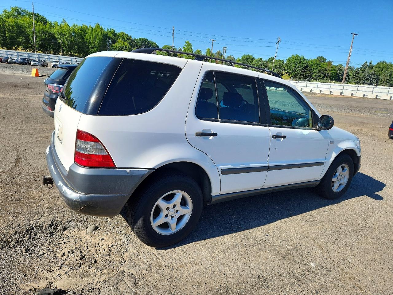 1999 Mercedes-benz Ml 320 White vin: 4JGAB54E5XA080557
