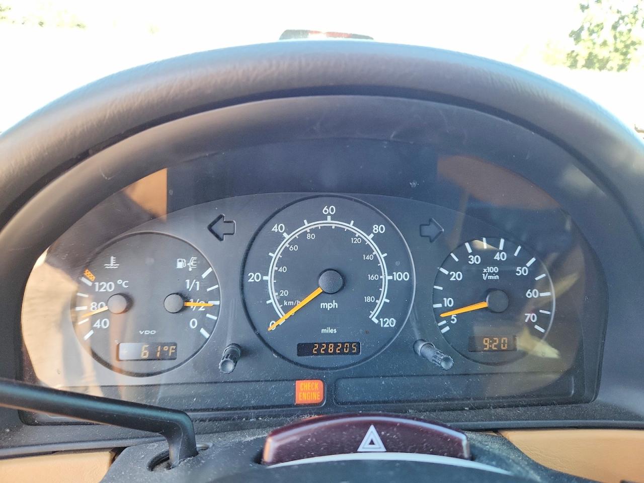 1999 Mercedes-benz Ml 320 White vin: 4JGAB54E5XA080557
