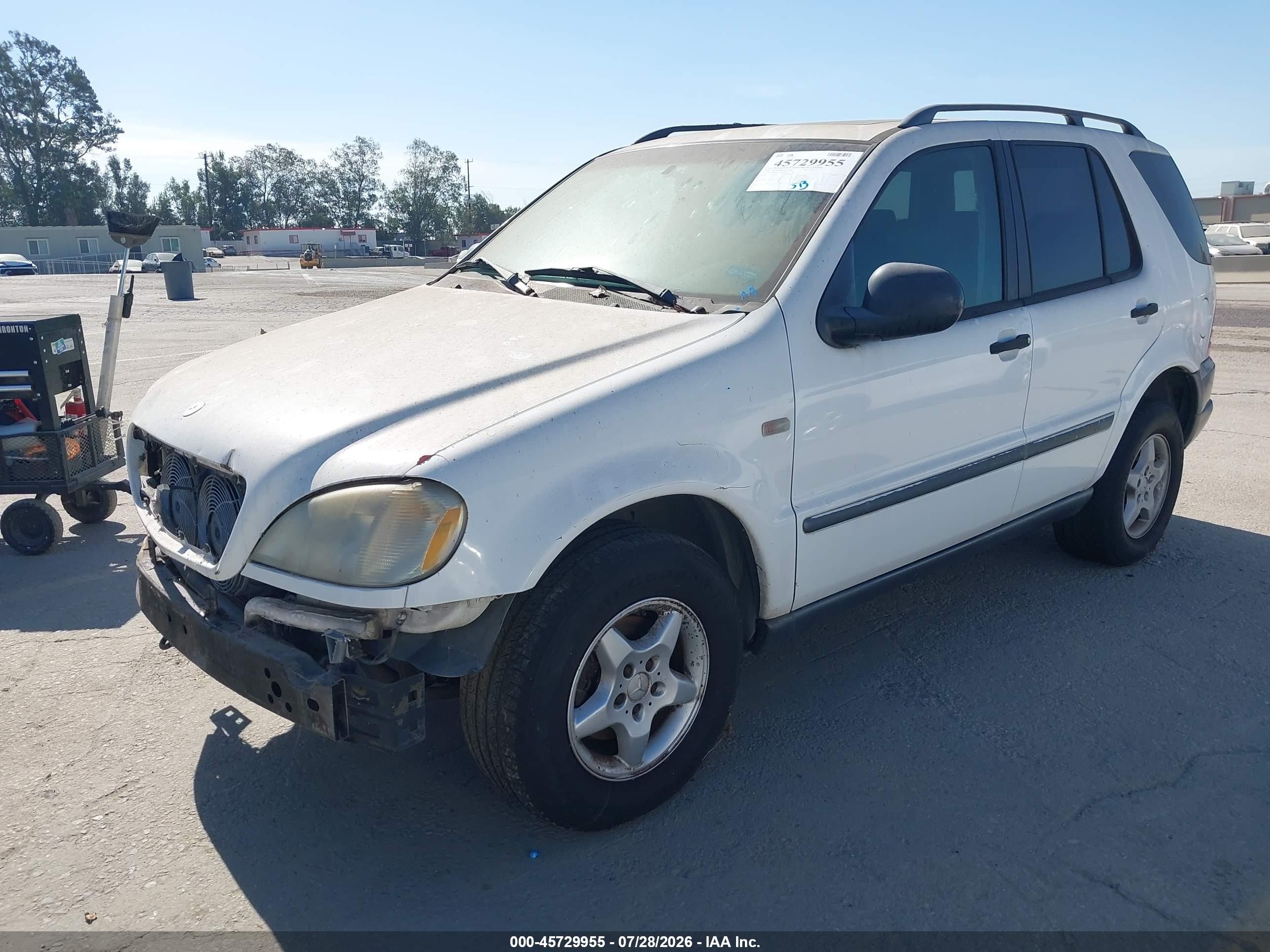 1999 Mercedes-benz Ml 320   White vin: 4JGAB54E5XA143785