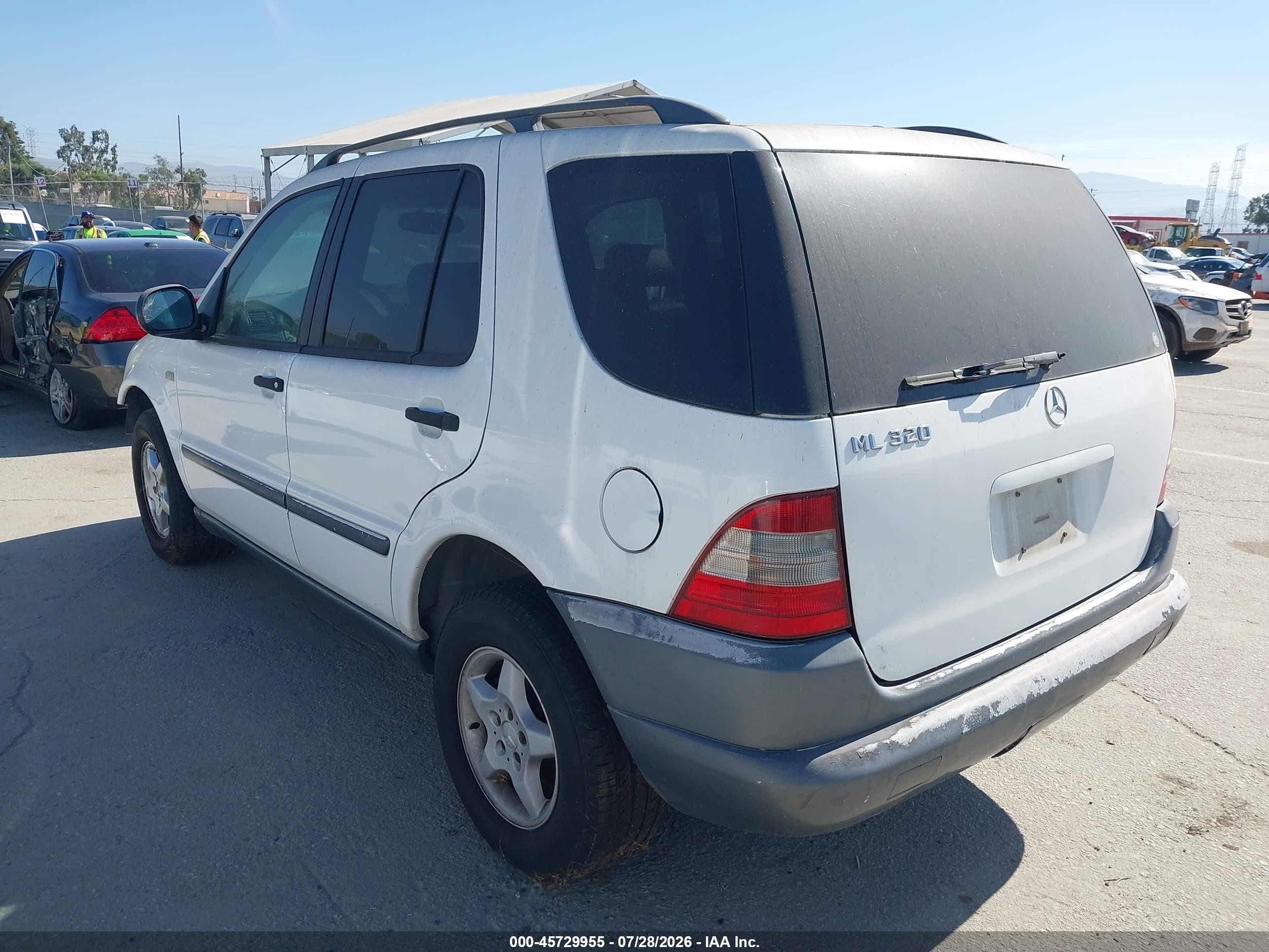 1999 Mercedes-benz Ml 320   White vin: 4JGAB54E5XA143785