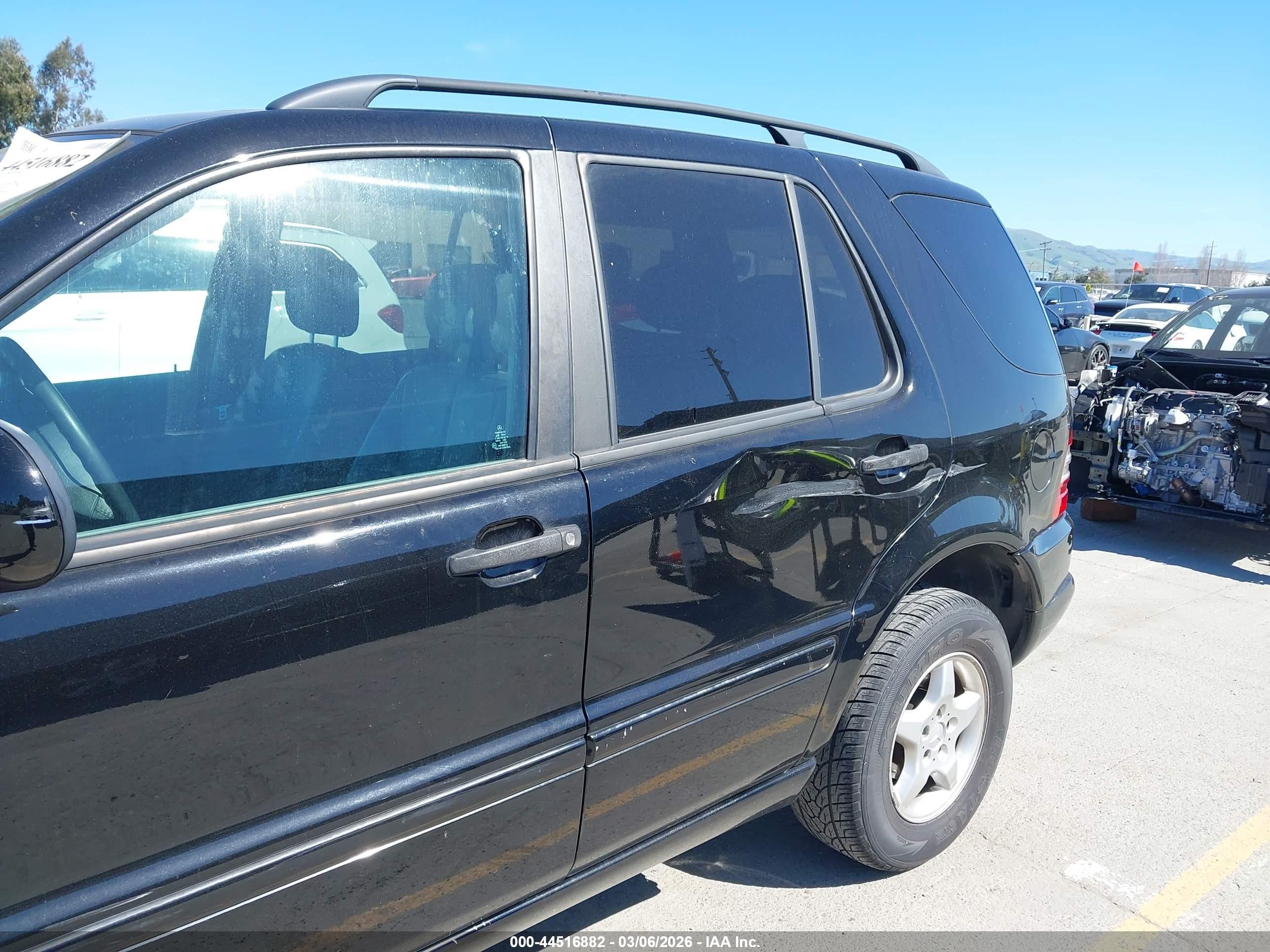 2001 Mercedes-benz Ml 320   Black vin: 4JGAB54E61A264574