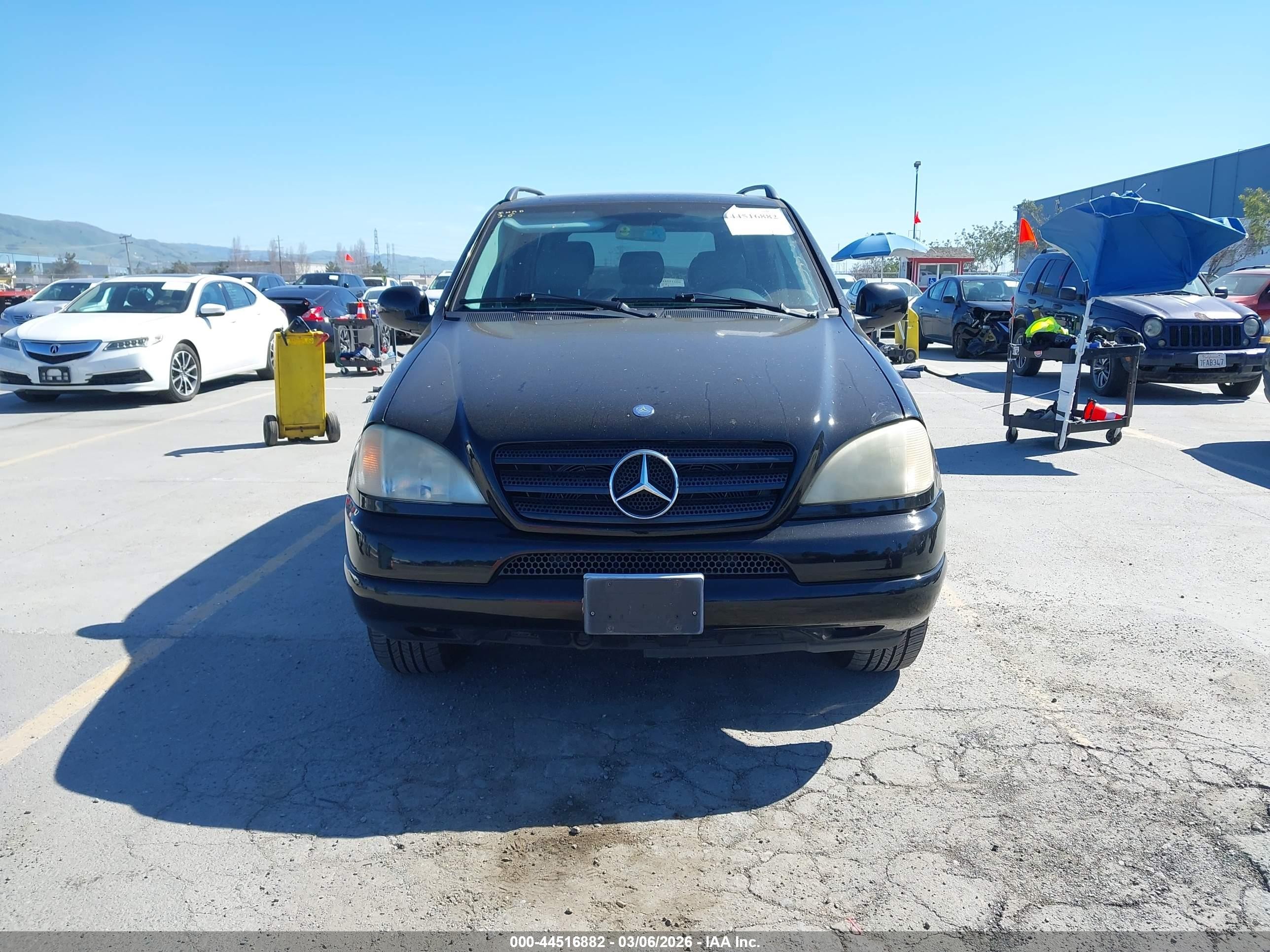2001 Mercedes-benz Ml 320   Black vin: 4JGAB54E61A264574
