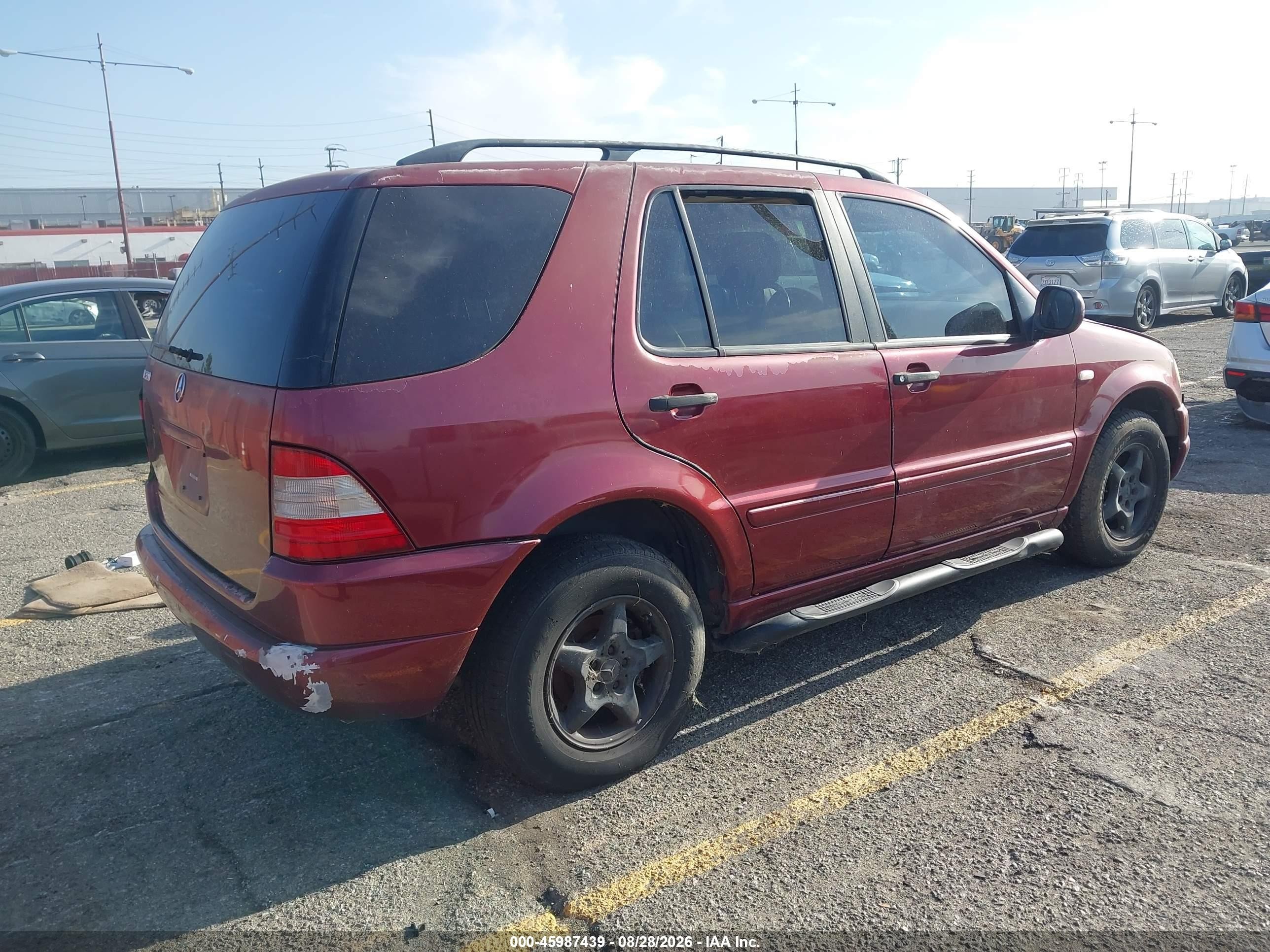 2000 Mercedes-benz Ml 320   Темно-бордовый vin: 4JGAB54E6YA199445