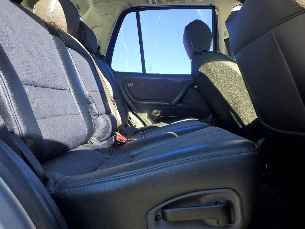 2000 Mercedes-benz Ml 320 Серебряный vin: 4JGAB54E6YA210542