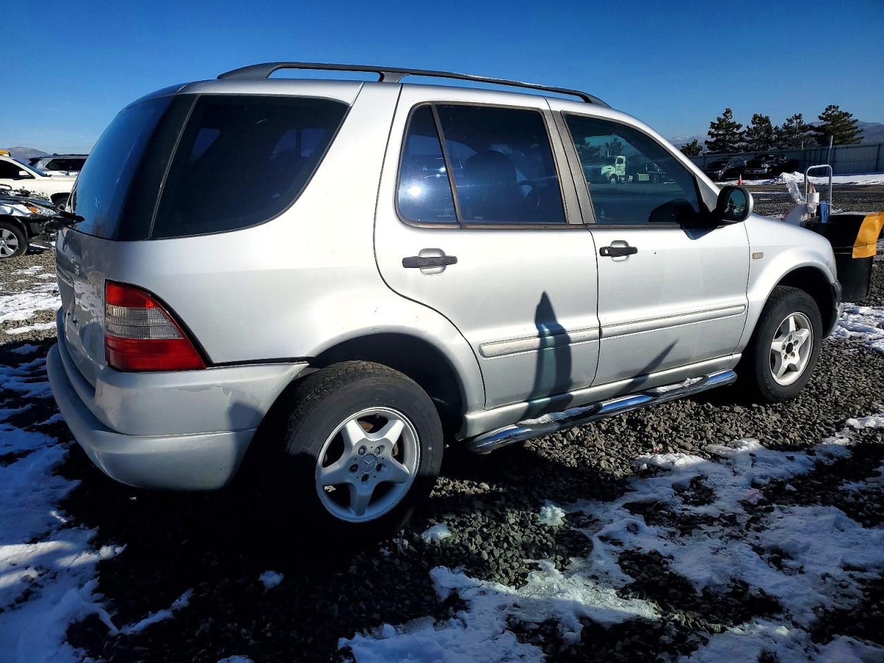 2000 Mercedes-benz Ml 320 Серебряный vin: 4JGAB54E6YA210542