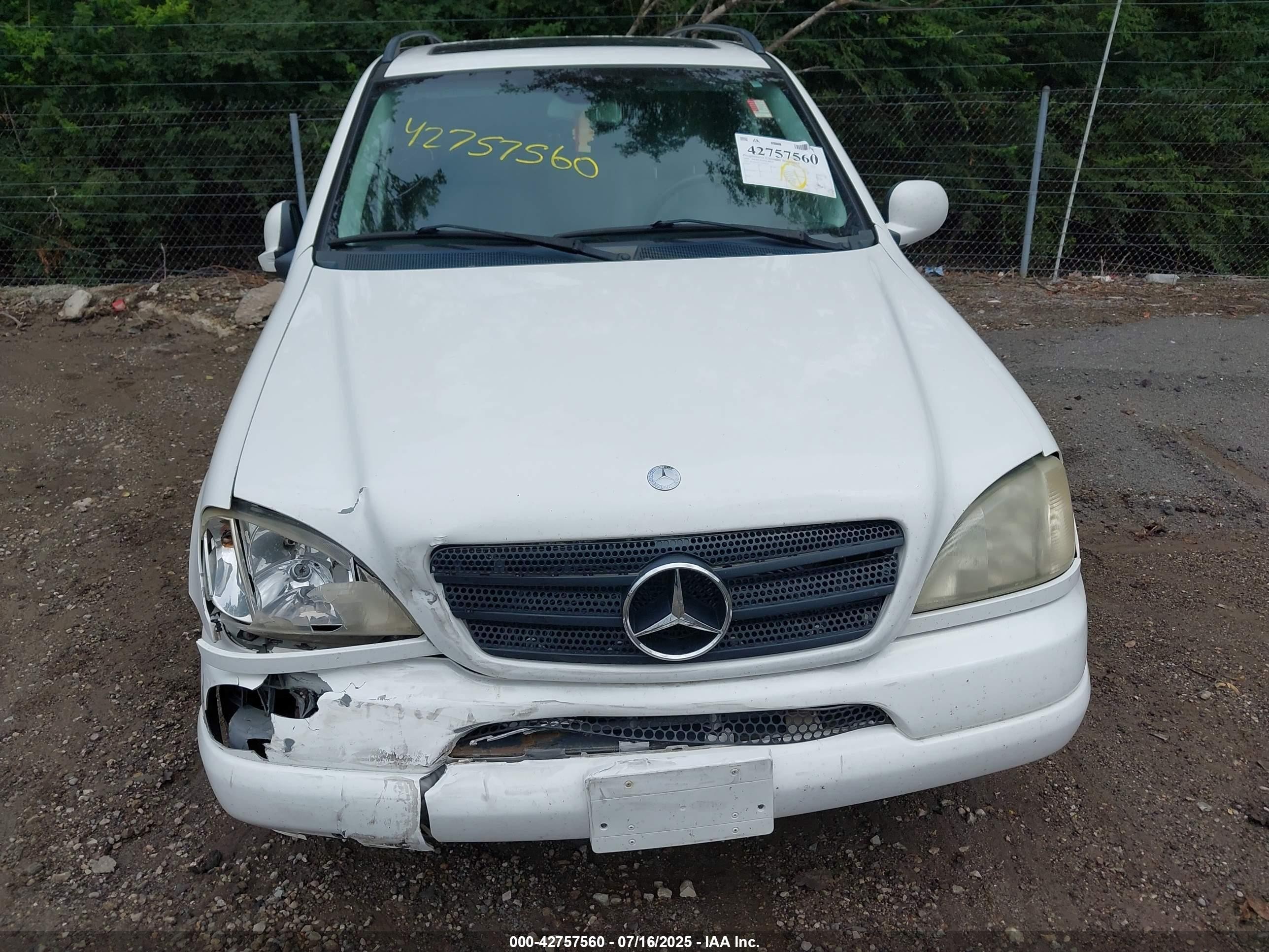 2001 Mercedes-benz Ml 320   White vin: 4JGAB54E71A249100