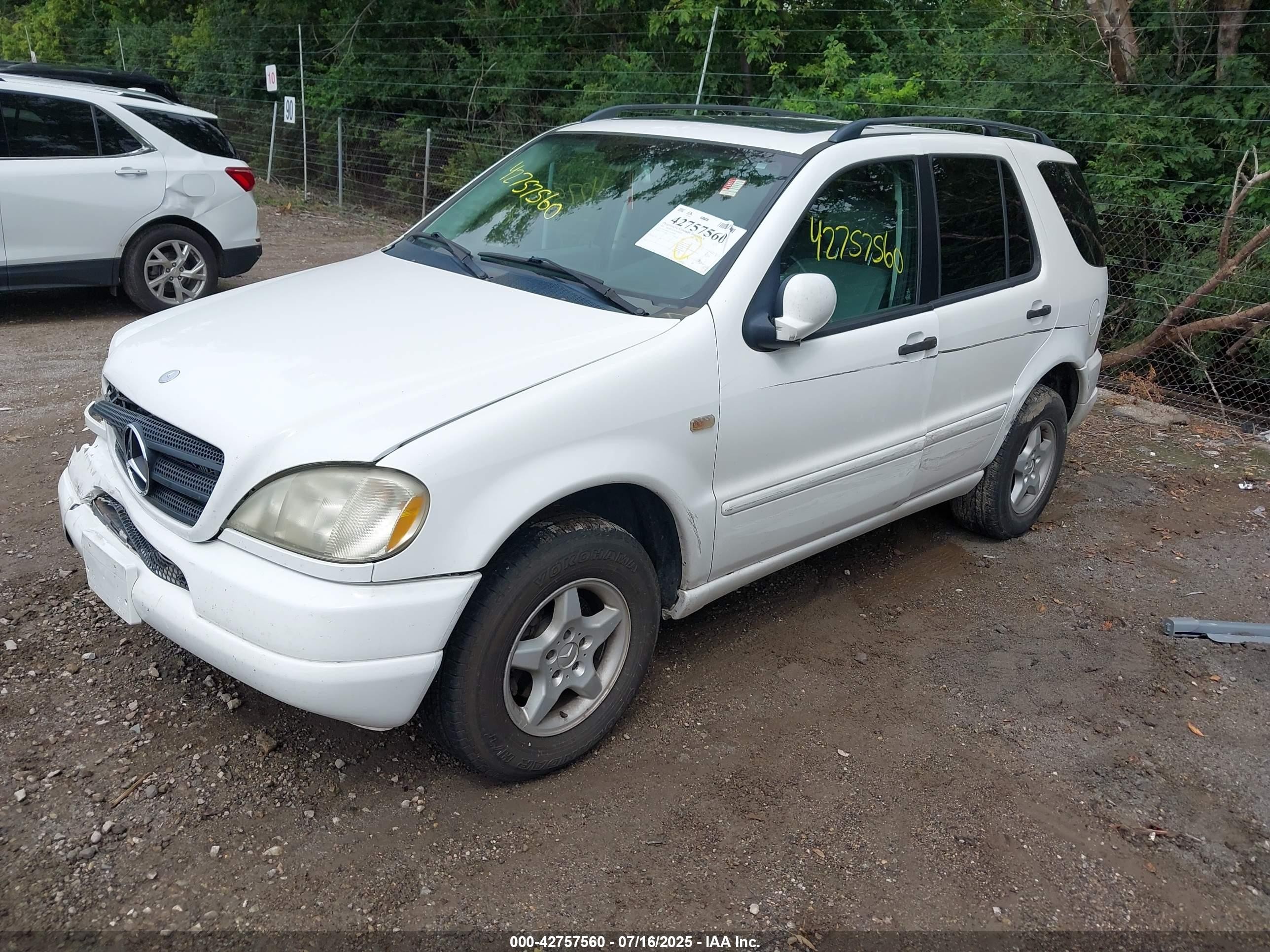 2001 Mercedes-benz Ml 320   White vin: 4JGAB54E71A249100
