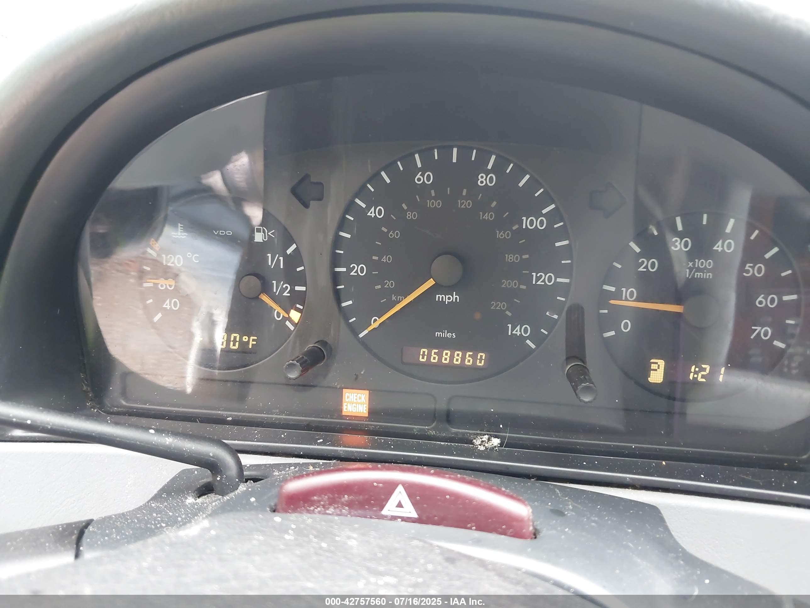 2001 Mercedes-benz Ml 320   White vin: 4JGAB54E71A249100