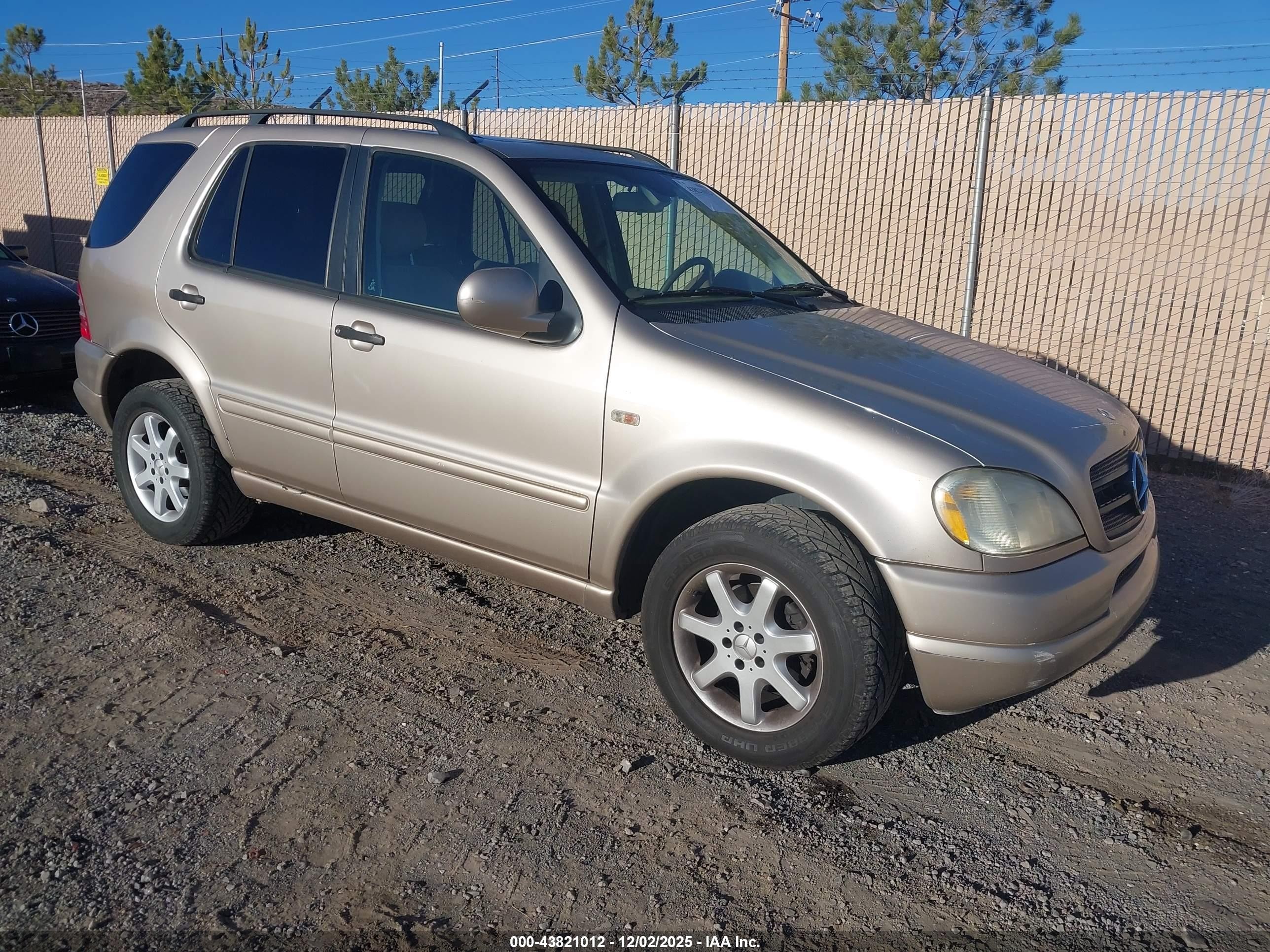2001 Mercedes-benz Ml 320   Gold vin: 4JGAB54E71A274756